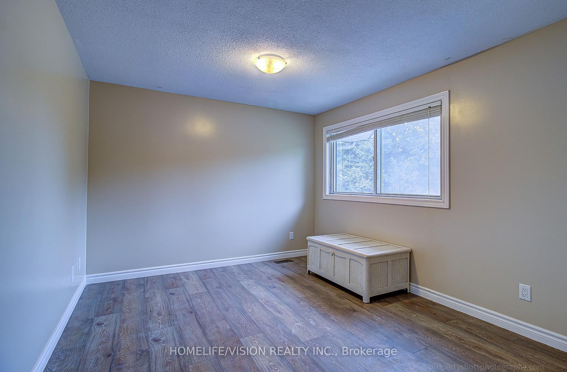 Photo 18 of 25 Radcliffe Drive, Kitchener, Country Hills West — HOMEH