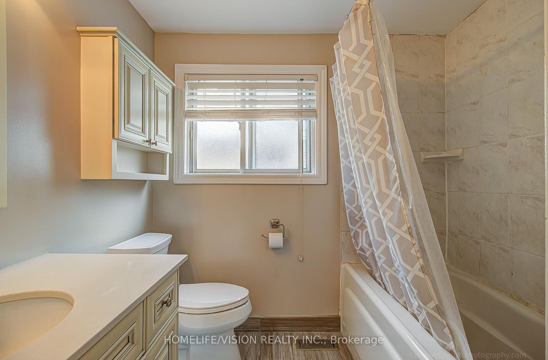 Photo 21 of 25 Radcliffe Drive, Kitchener, Country Hills West — HOMEH