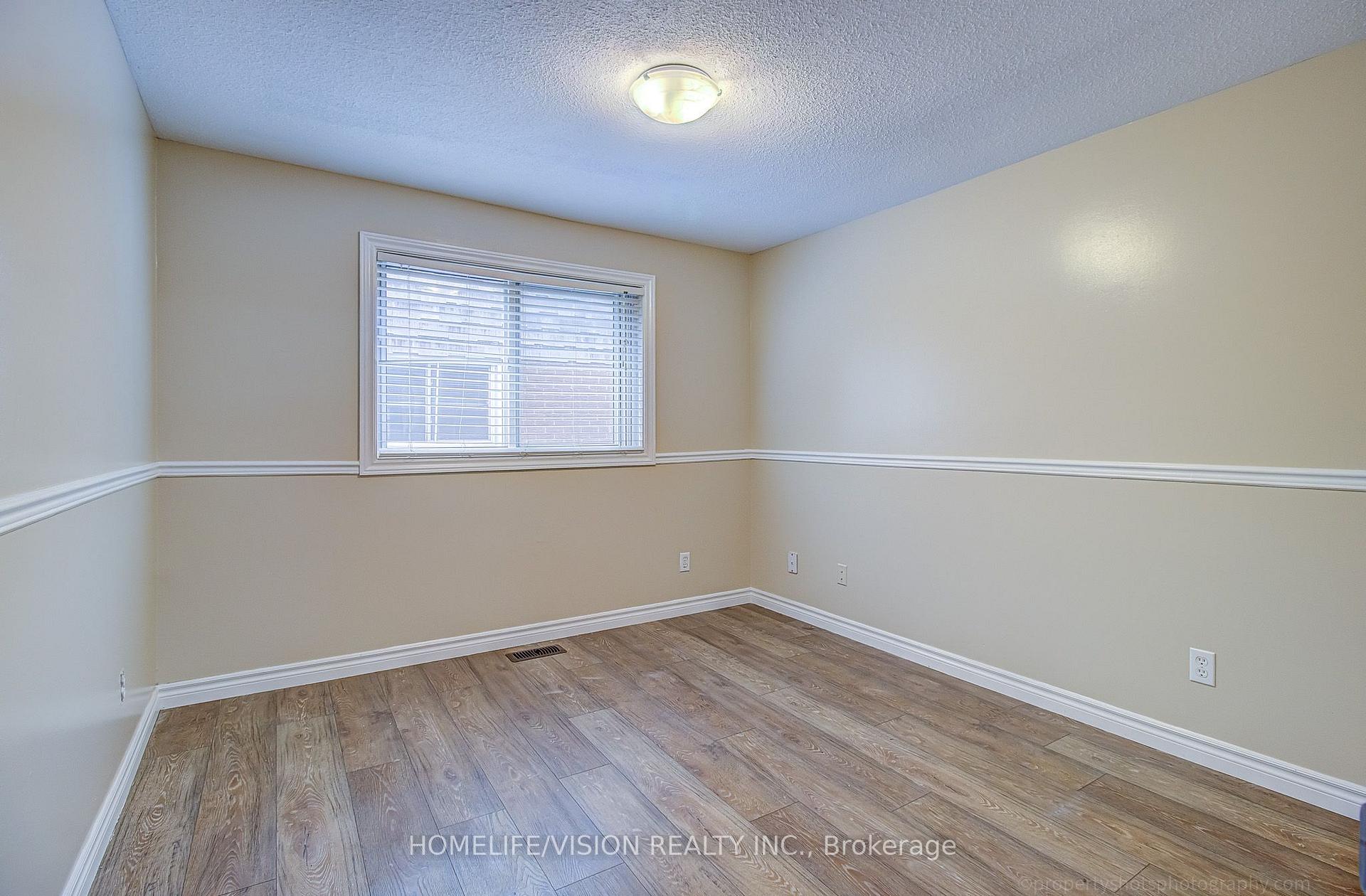 Photo 23 of 25 Radcliffe Drive, Kitchener, Country Hills West — HOMEH