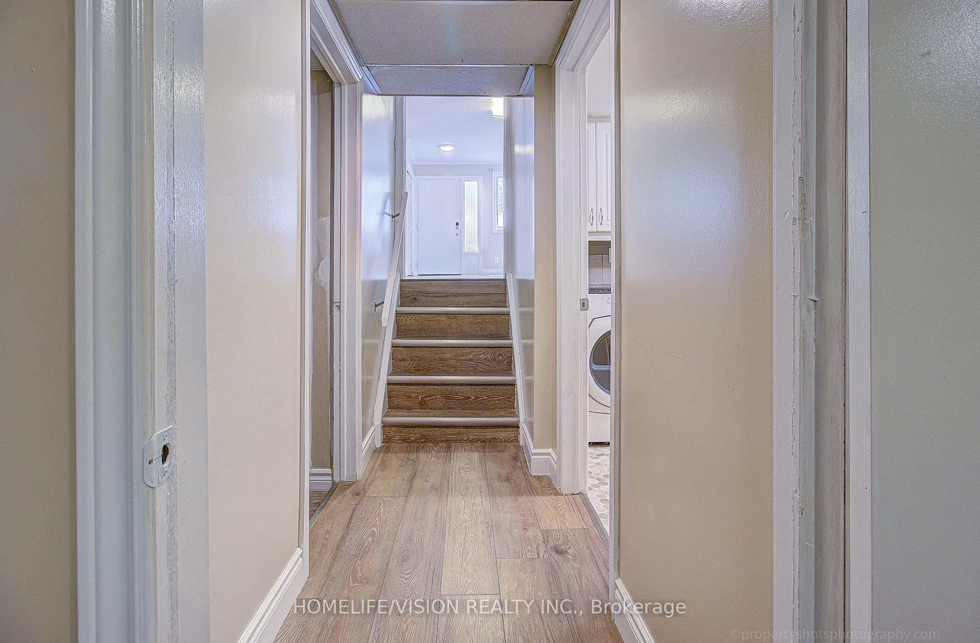 Photo 26 of 25 Radcliffe Drive, Kitchener, Country Hills West — HOMEH