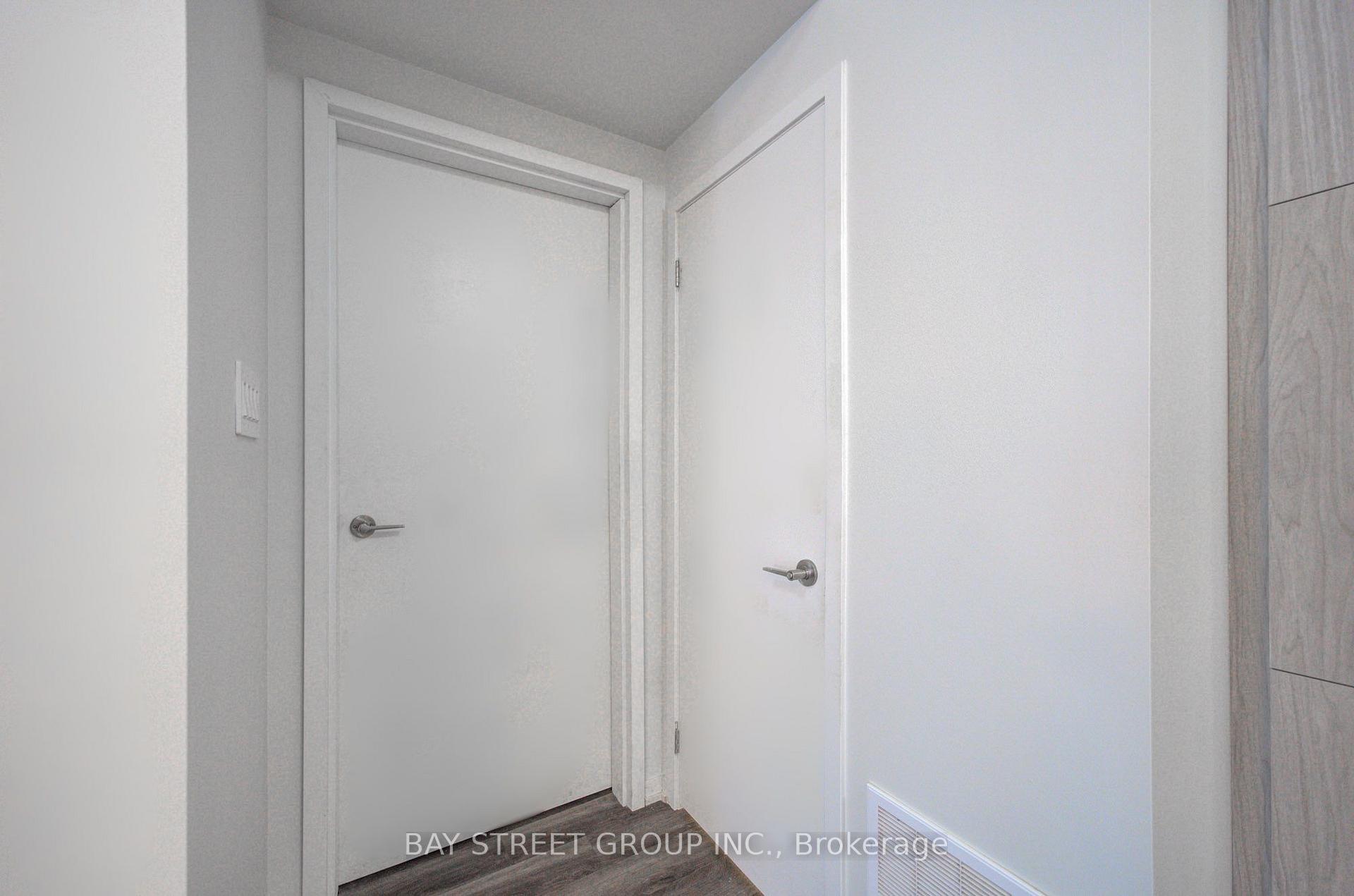 Photo 3 of Unit TH3, 11 Honeycrisp Crescent, Vaughan, Vaughan Corporate Centre — HOMEH