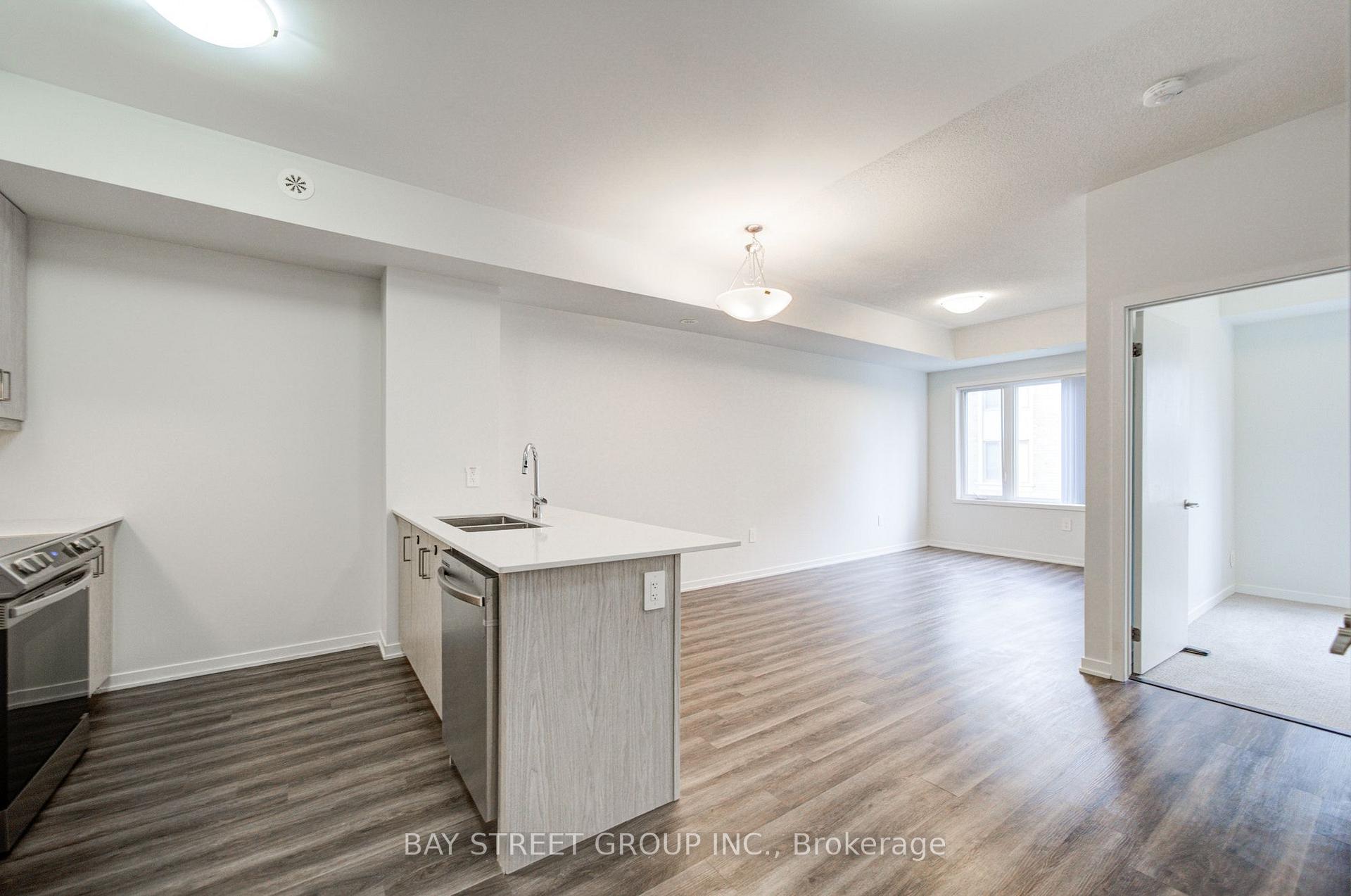 Photo 5 of Unit TH3, 11 Honeycrisp Crescent, Vaughan, Vaughan Corporate Centre — HOMEH