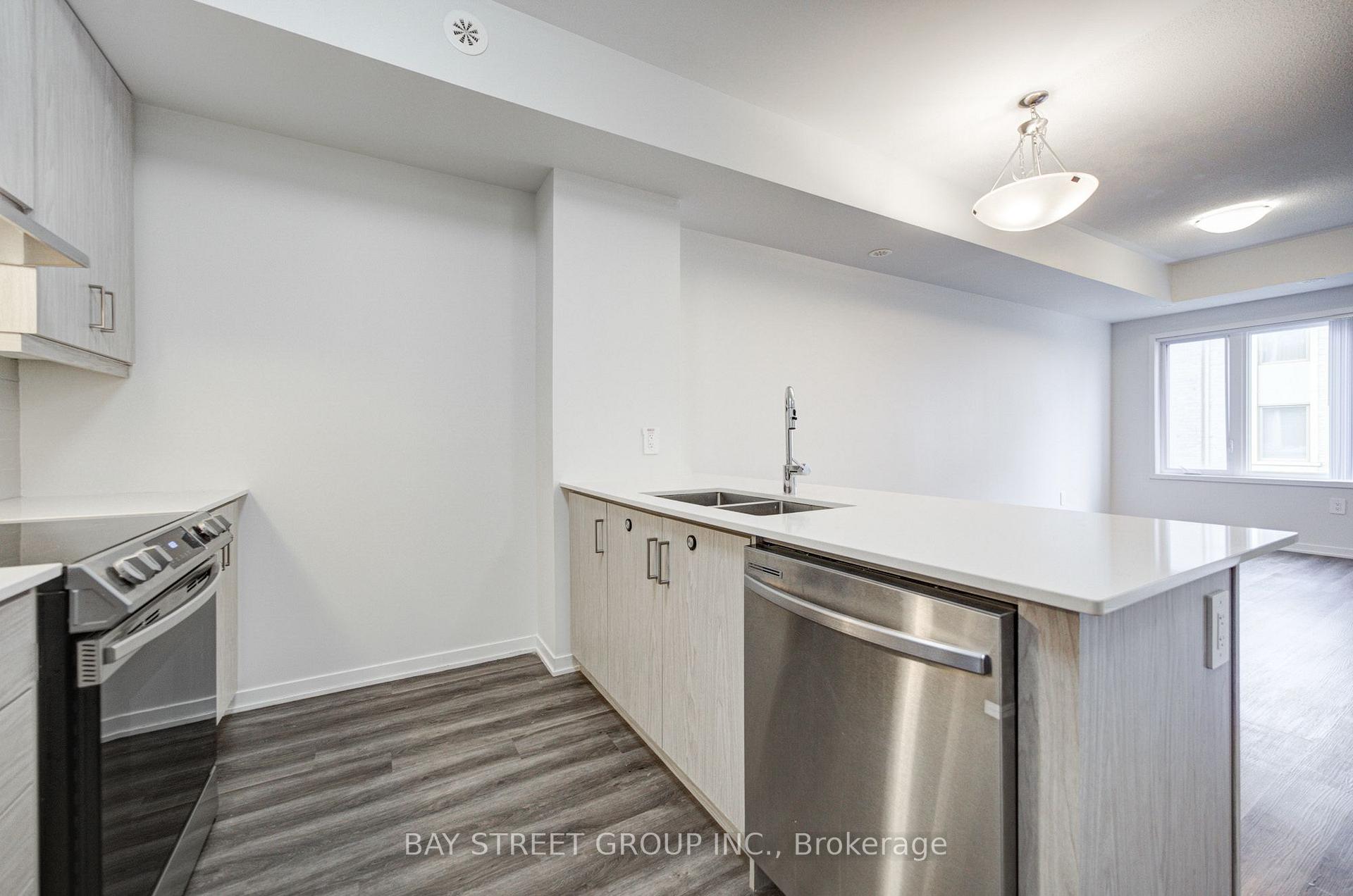 Photo 6 of Unit TH3, 11 Honeycrisp Crescent, Vaughan, Vaughan Corporate Centre — HOMEH