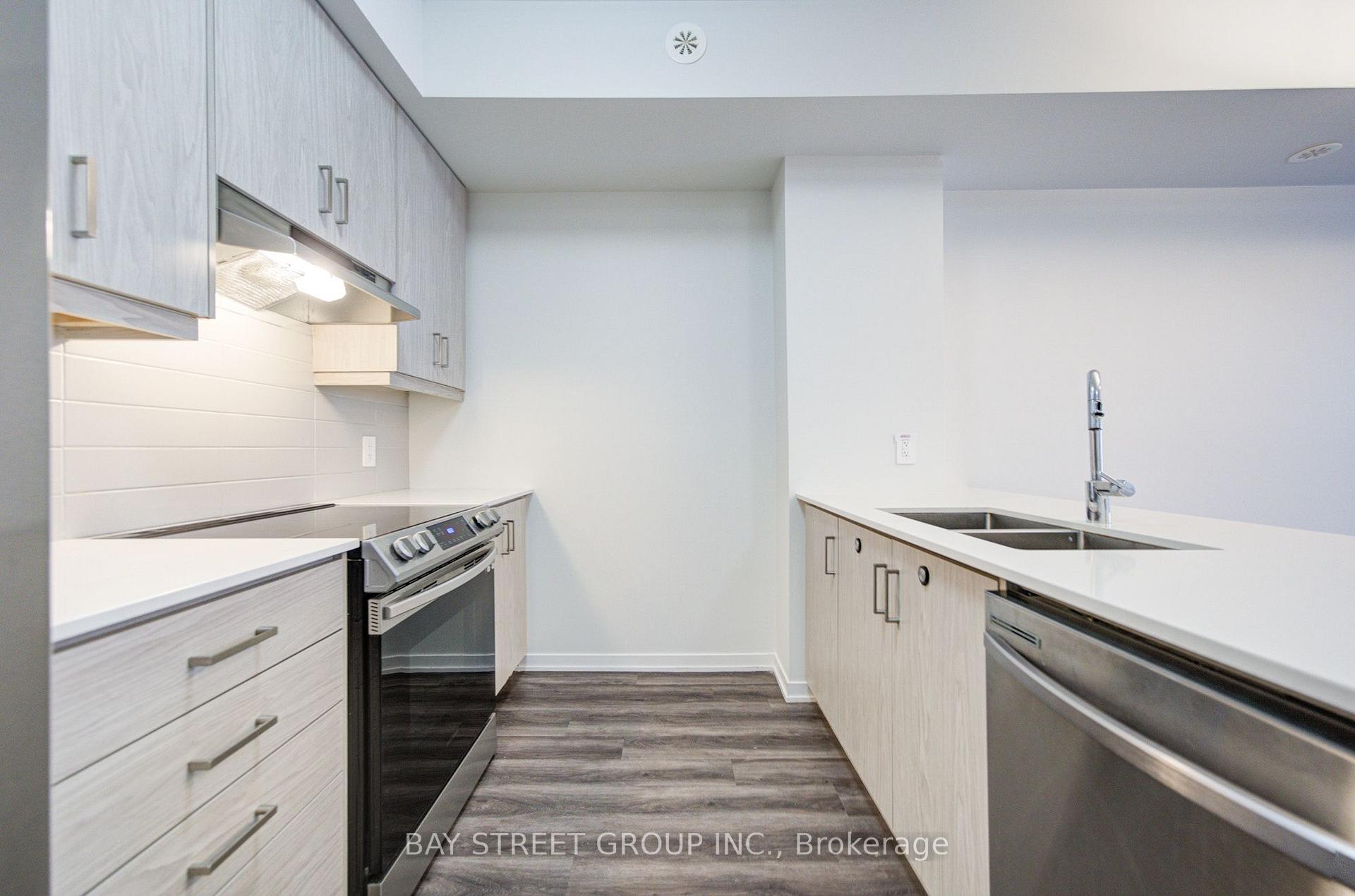 Photo 7 of Unit TH3, 11 Honeycrisp Crescent, Vaughan, Vaughan Corporate Centre — HOMEH