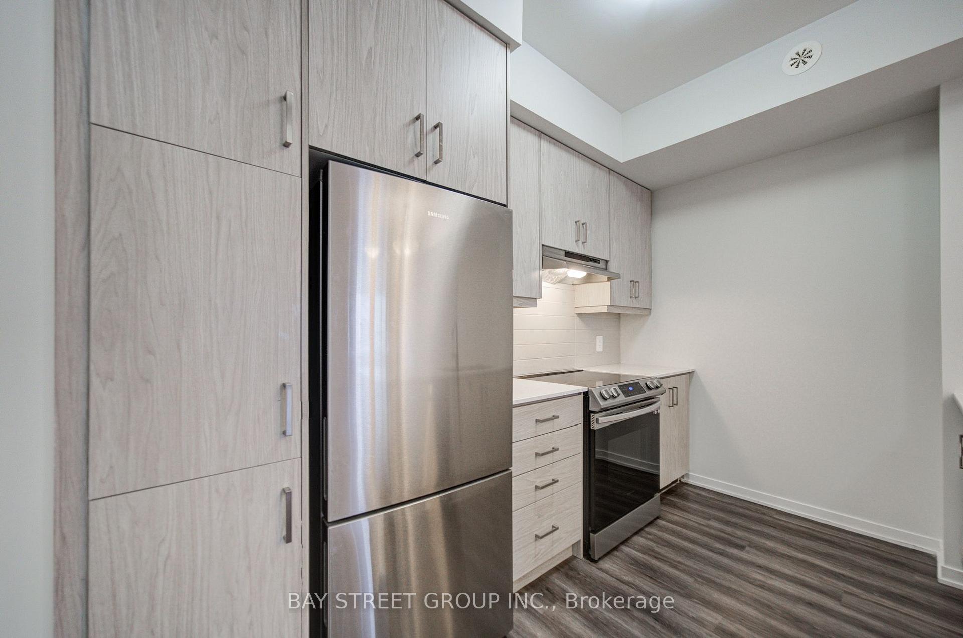 Photo 8 of Unit TH3, 11 Honeycrisp Crescent, Vaughan, Vaughan Corporate Centre — HOMEH