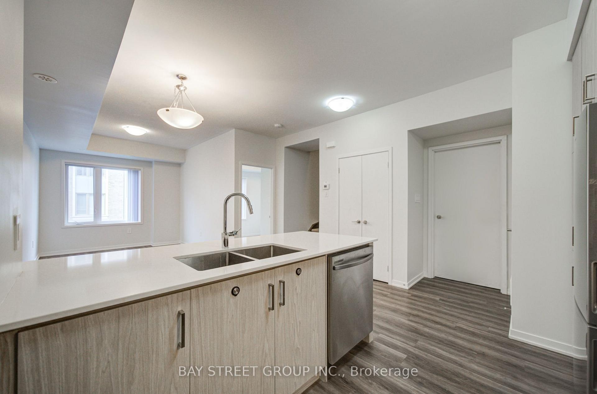 Photo 9 of Unit TH3, 11 Honeycrisp Crescent, Vaughan, Vaughan Corporate Centre — HOMEH