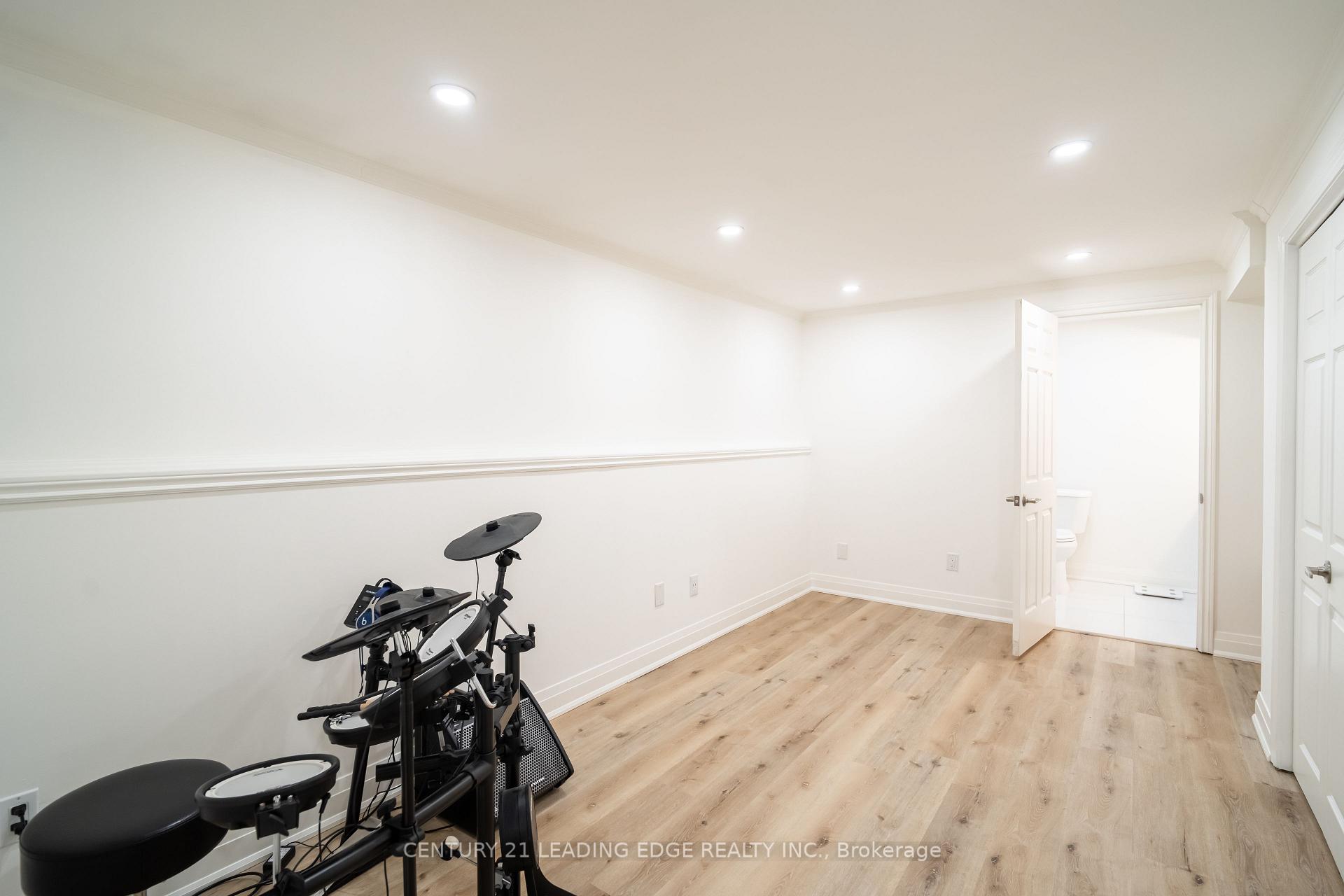 Photo 38 of 53 McClenny Drive, Aurora, Aurora Highlands — HOMEH