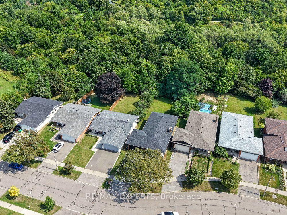 Photo 2 of 23 Collingdale Road, Etobicoke, Mount Olive-Silverstone-Jamestown — HOMEH