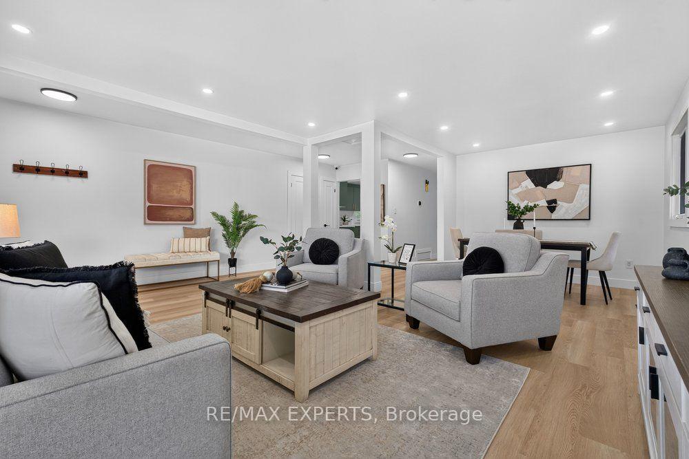 Photo 8 of 23 Collingdale Road, Etobicoke, Mount Olive-Silverstone-Jamestown — HOMEH