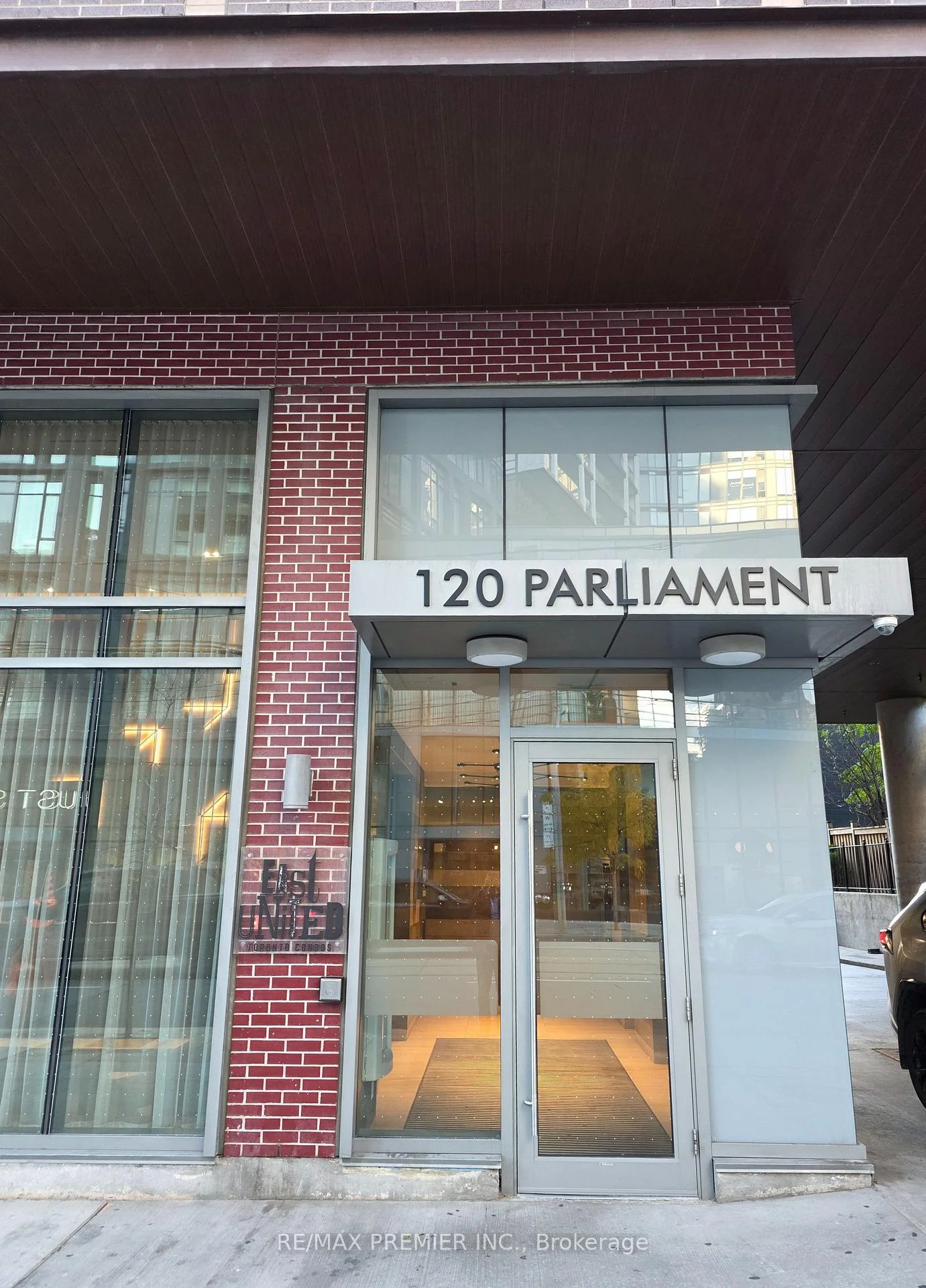 Photo of Unit 1613, 120 Parliament Street
