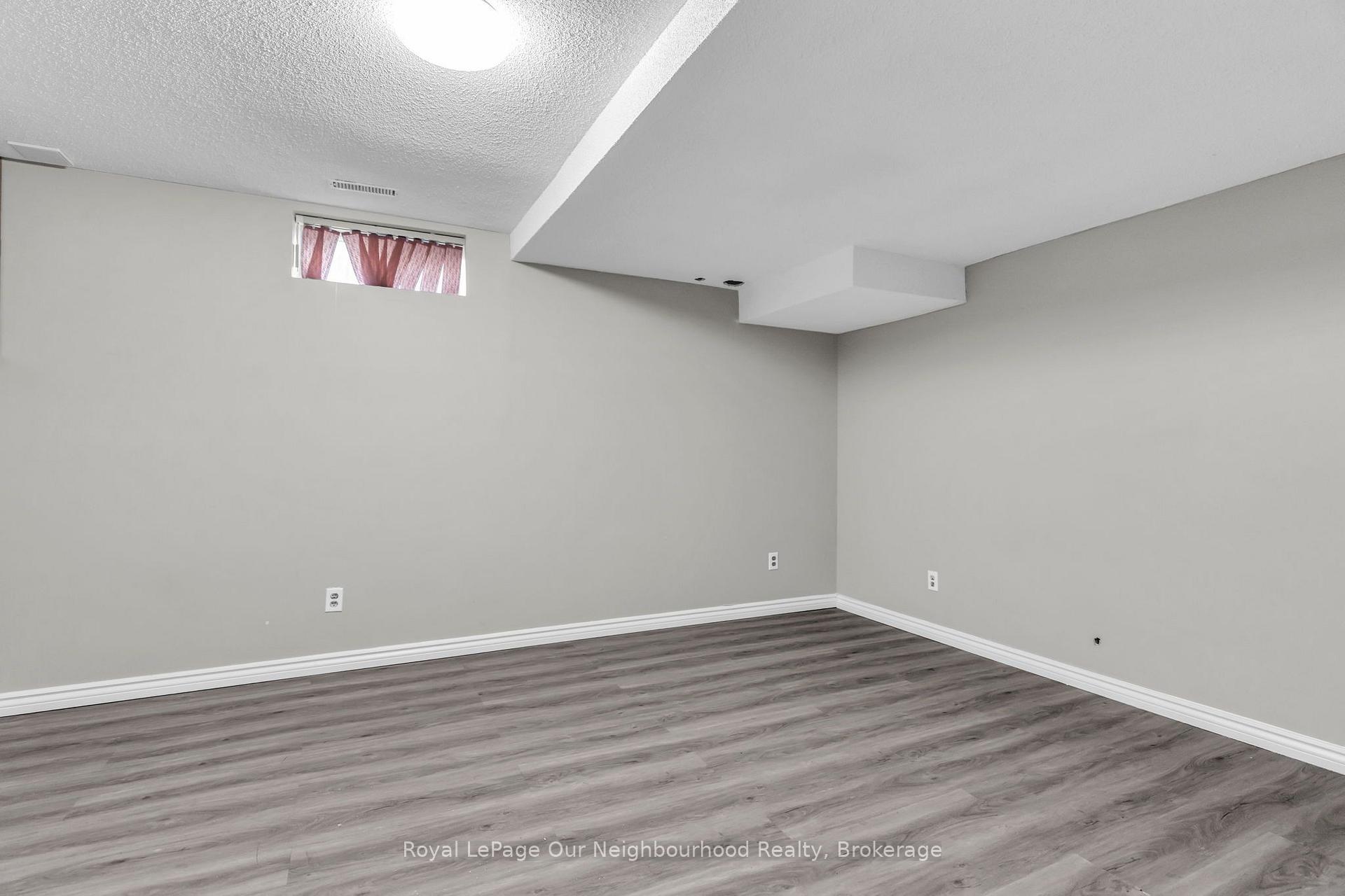 Photo 37 of 135 Kanata Crescent, London, South N — HOMEH