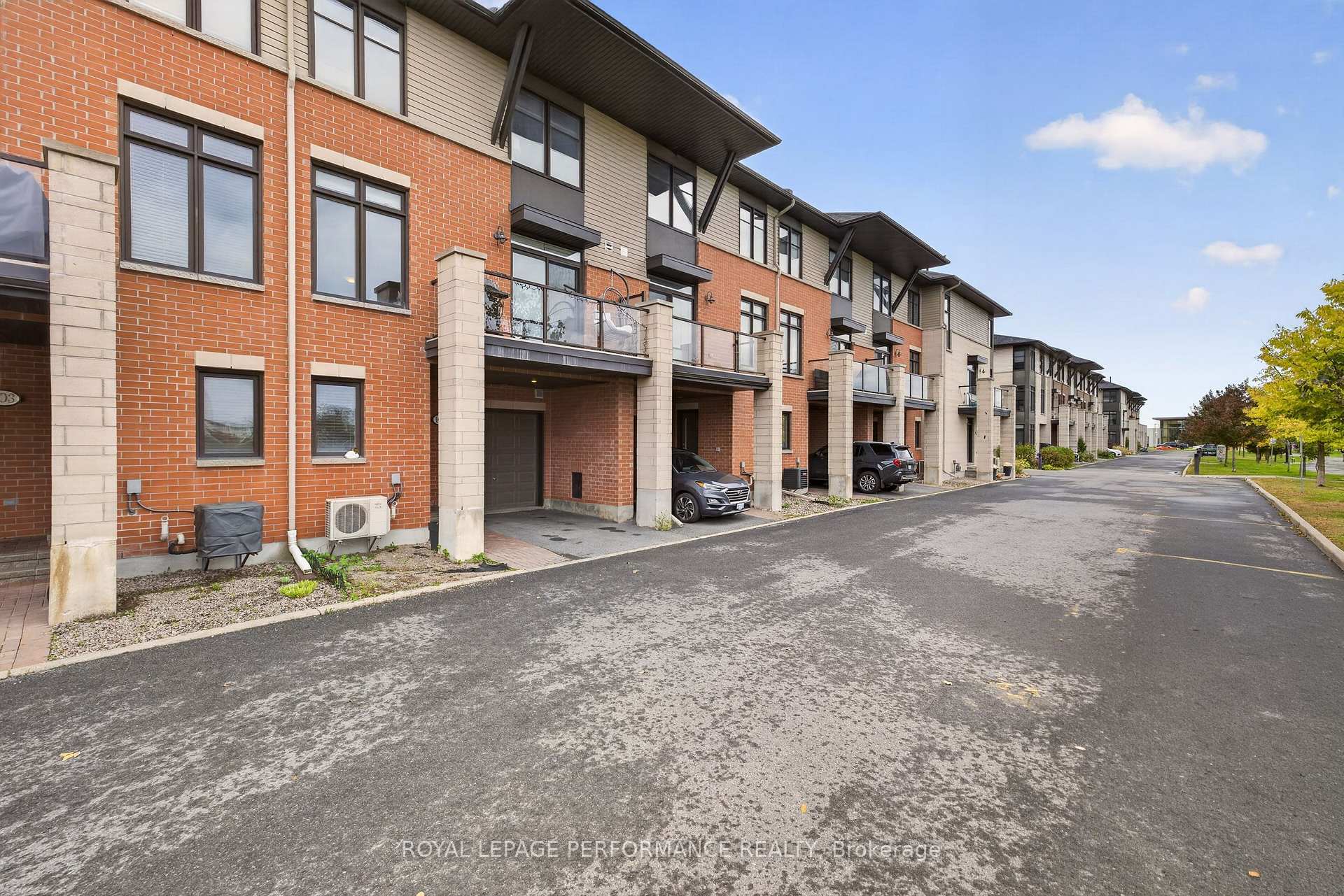 Photo 2 of 105 Chaperal Private, Ottawa, Avalon West — HOMEH