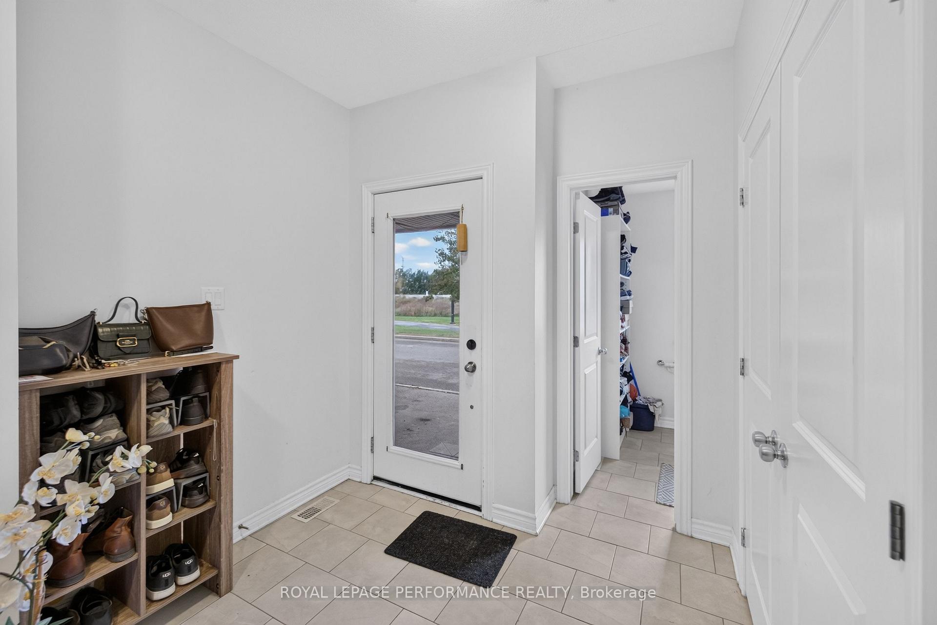 Photo 4 of 105 Chaperal Private, Ottawa, Avalon West — HOMEH
