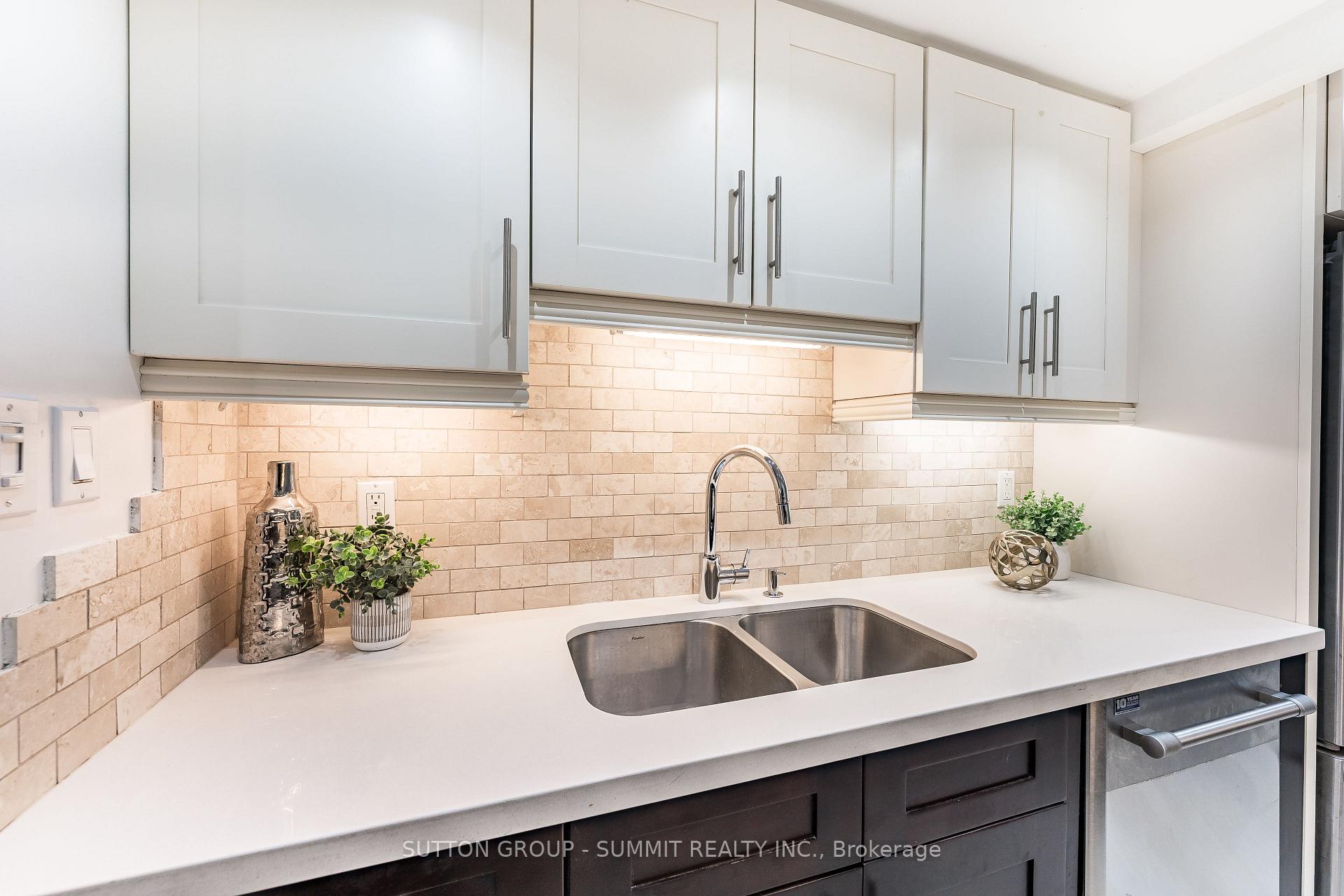 Photo 11 of Unit 1608, 299 Mill Road, Etobicoke, Markland Wood — HOMEH