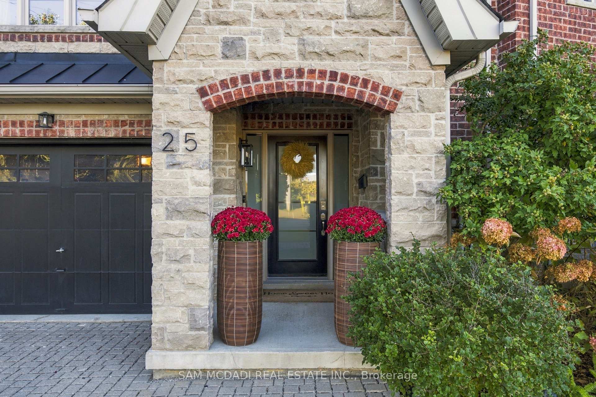 Photo 2 of 25 Premium Way, Mississauga, Cooksville — HOMEH