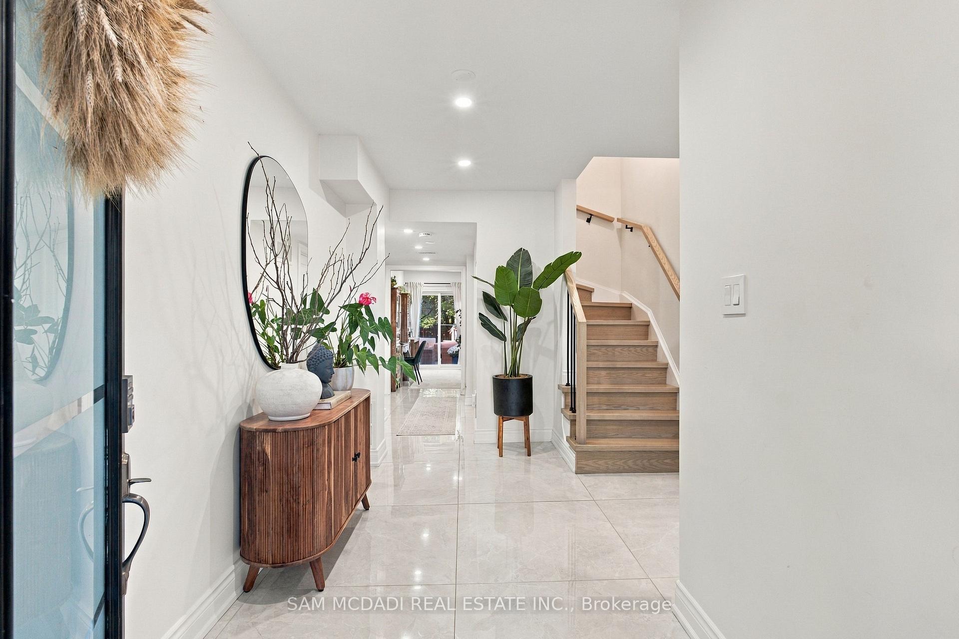 Photo 3 of 25 Premium Way, Mississauga, Cooksville — HOMEH