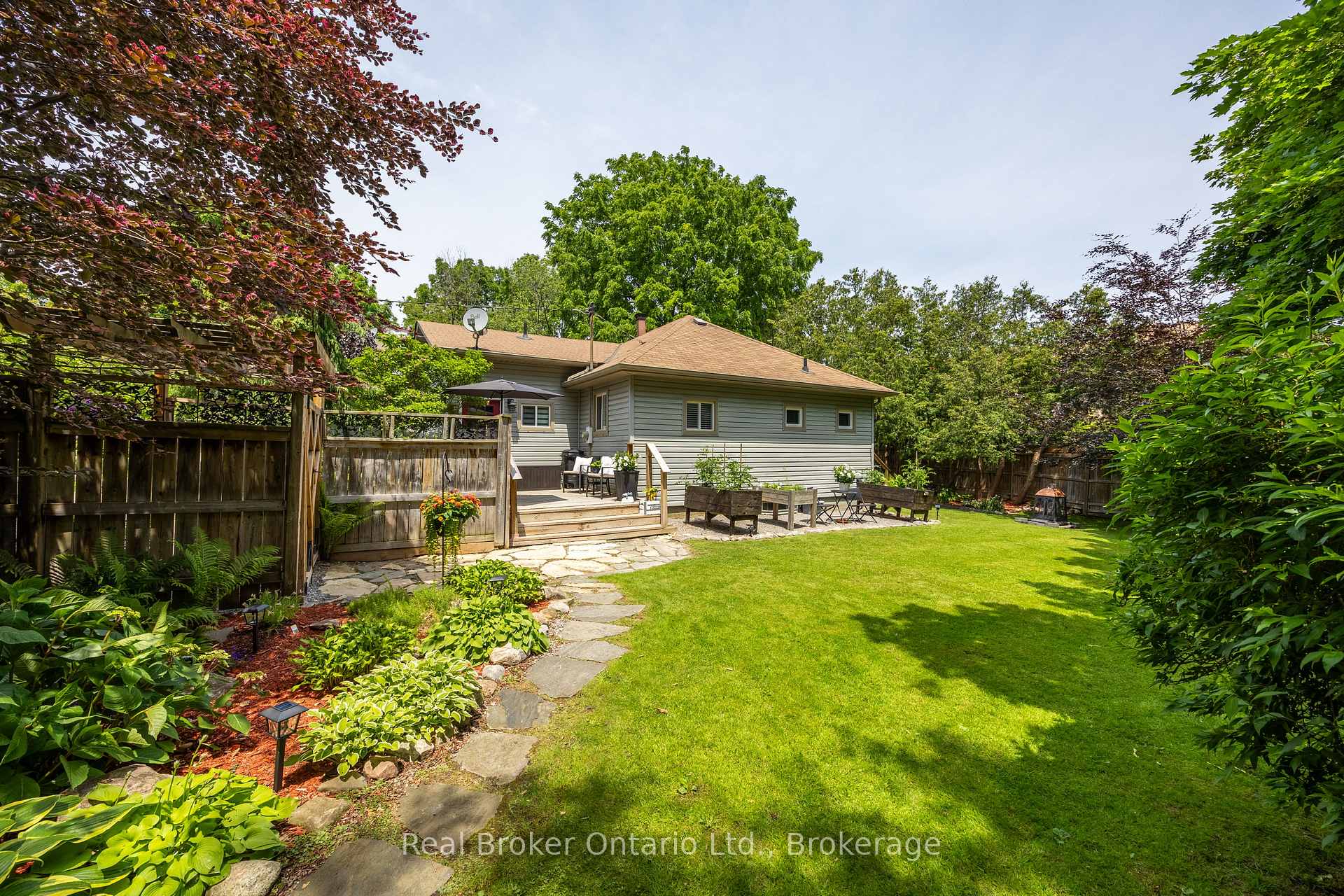 Photo 2 of 45 Centre Street, Clarington, Bowmanville — HOMEH