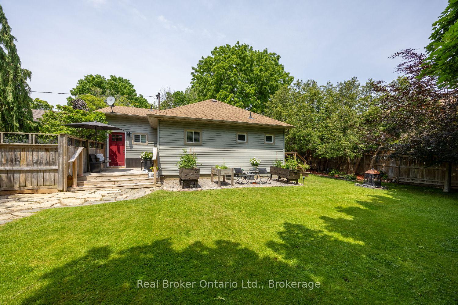 Photo 3 of 45 Centre Street, Clarington, Bowmanville — HOMEH