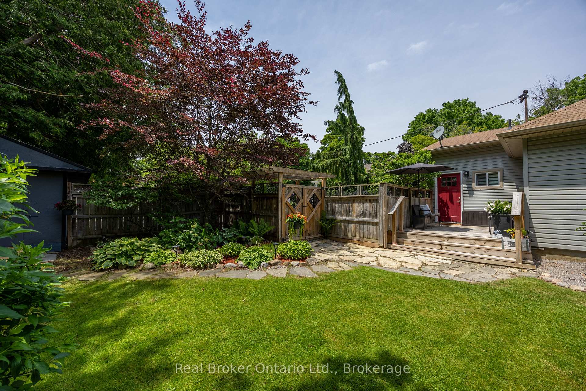 Photo 4 of 45 Centre Street, Clarington, Bowmanville — HOMEH