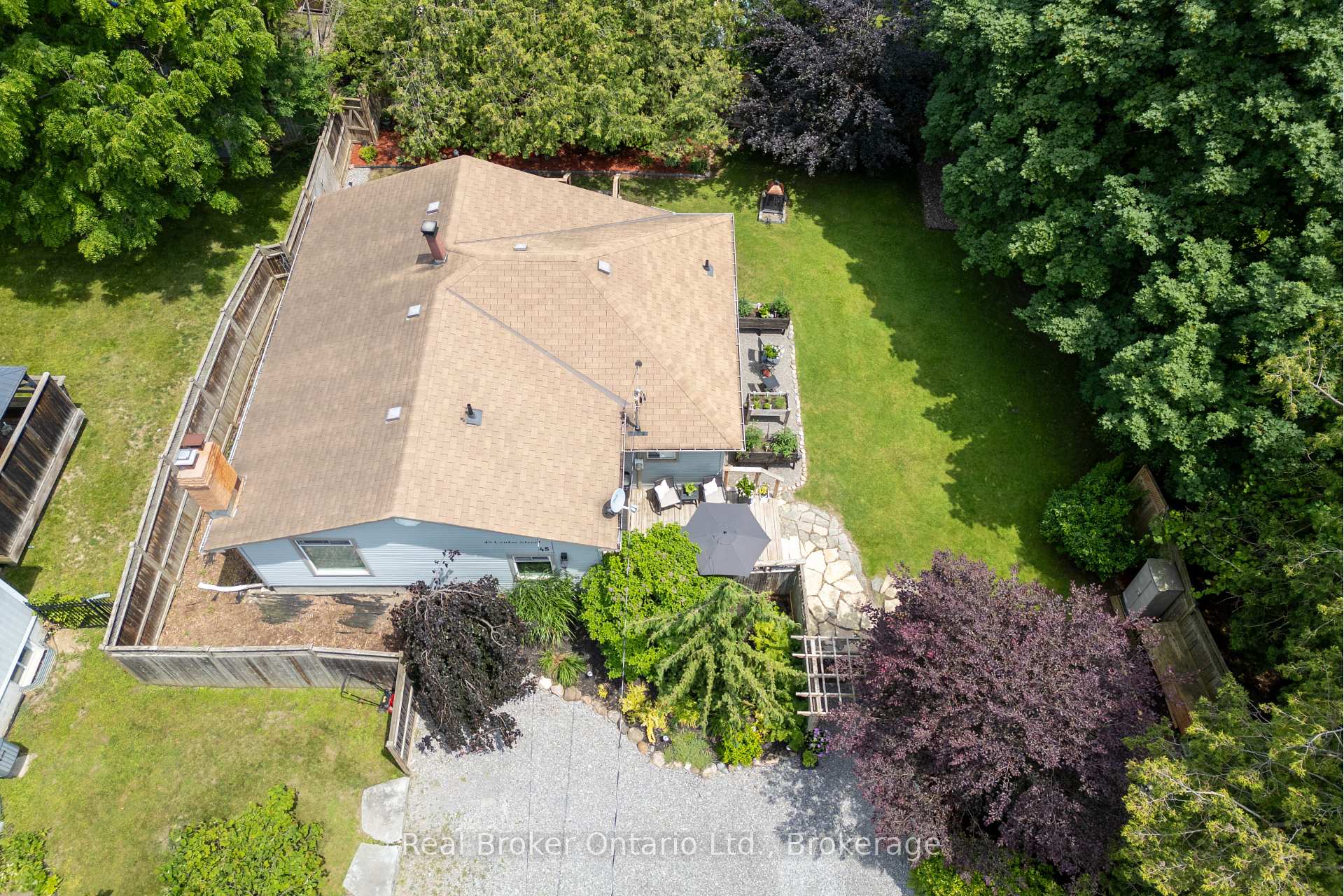Photo 6 of 45 Centre Street, Clarington, Bowmanville — HOMEH