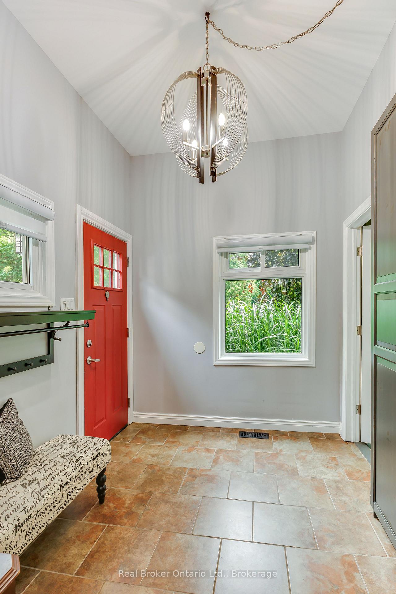 Photo 11 of 45 Centre Street, Clarington, Bowmanville — HOMEH