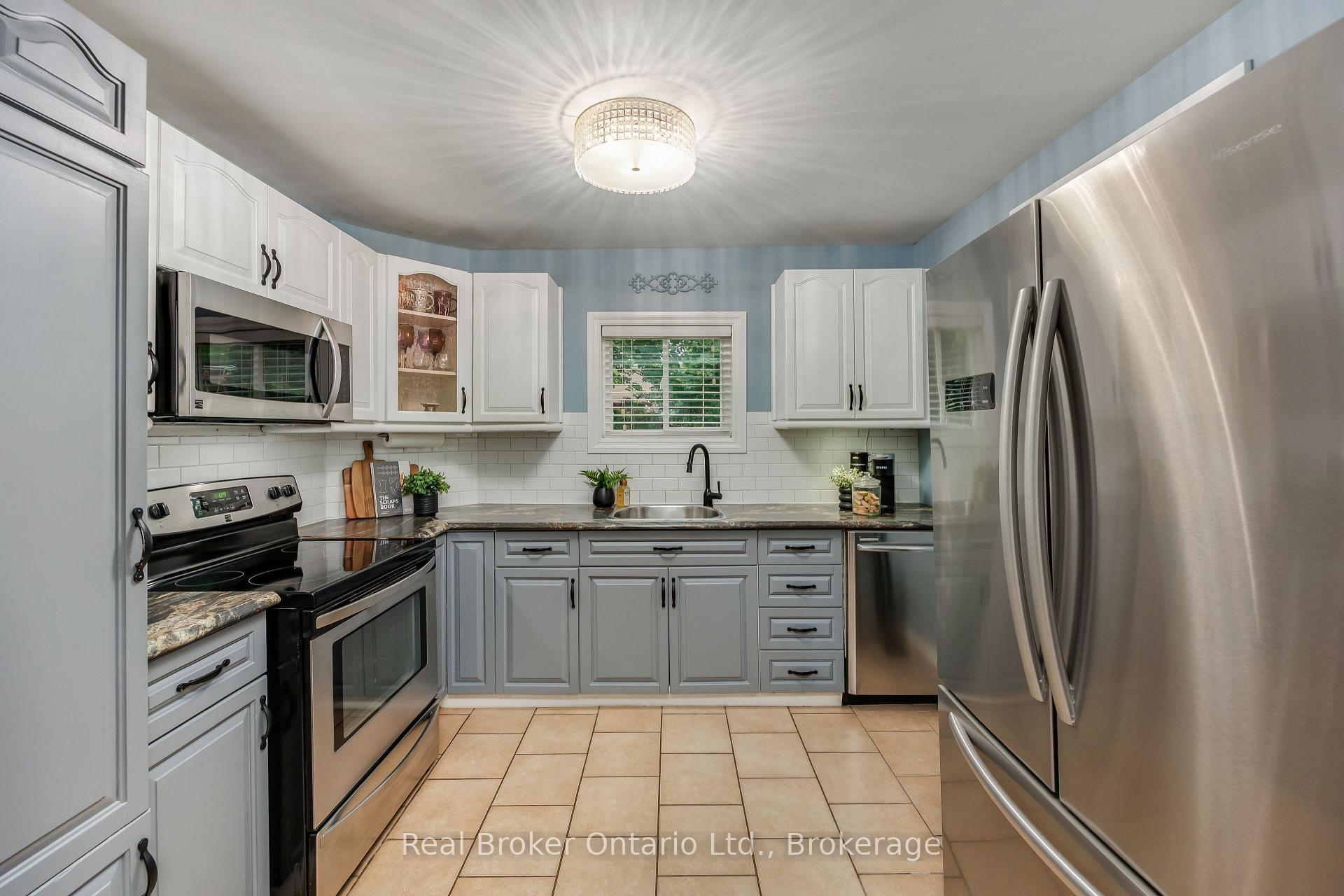 Photo 15 of 45 Centre Street, Clarington, Bowmanville — HOMEH