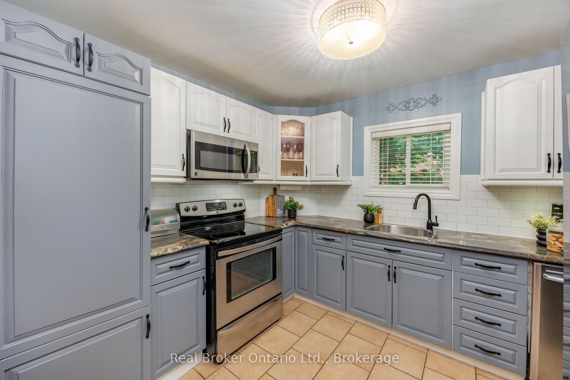 Photo 17 of 45 Centre Street, Clarington, Bowmanville — HOMEH