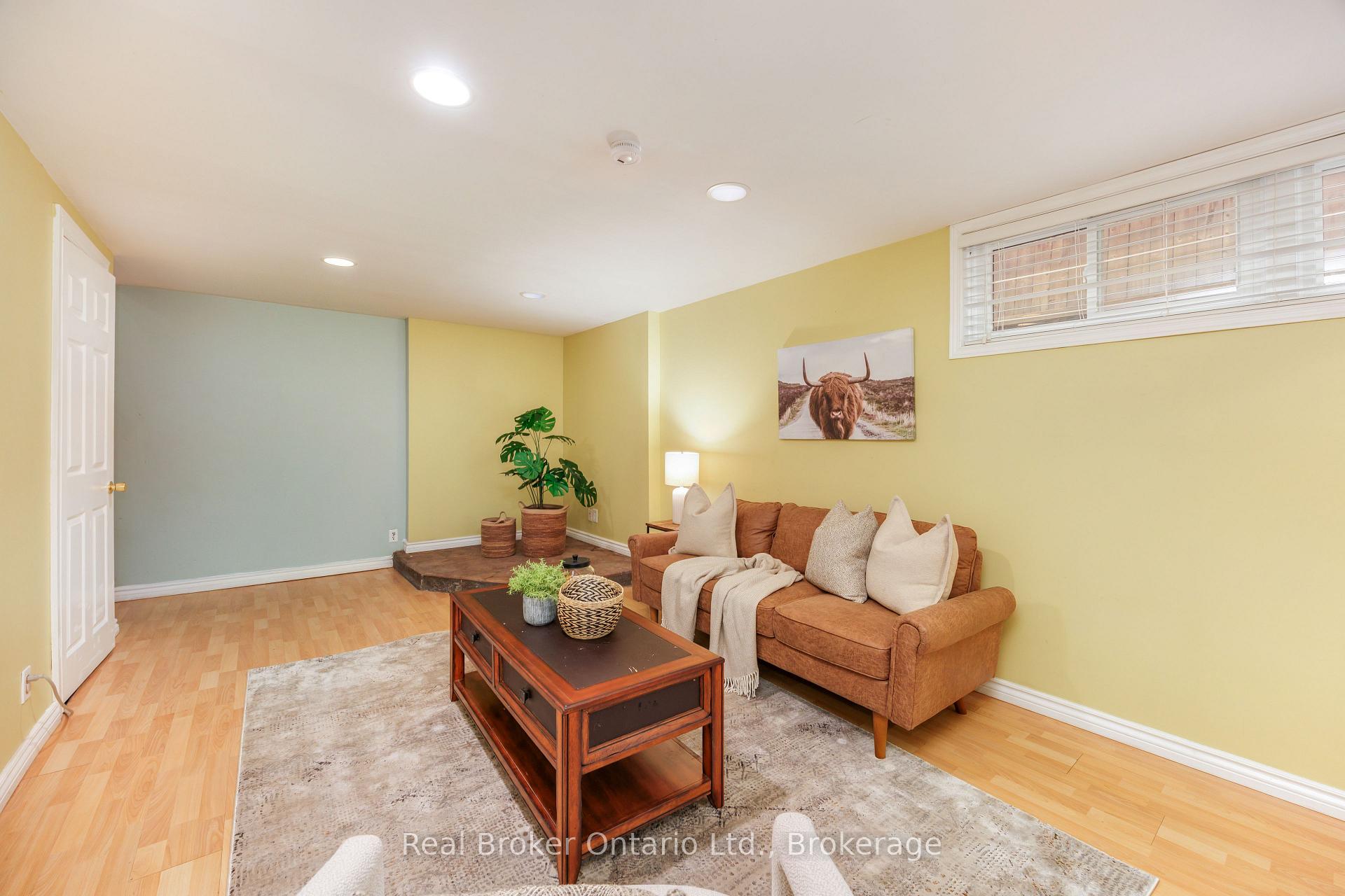 Photo 33 of 45 Centre Street, Clarington, Bowmanville — HOMEH
