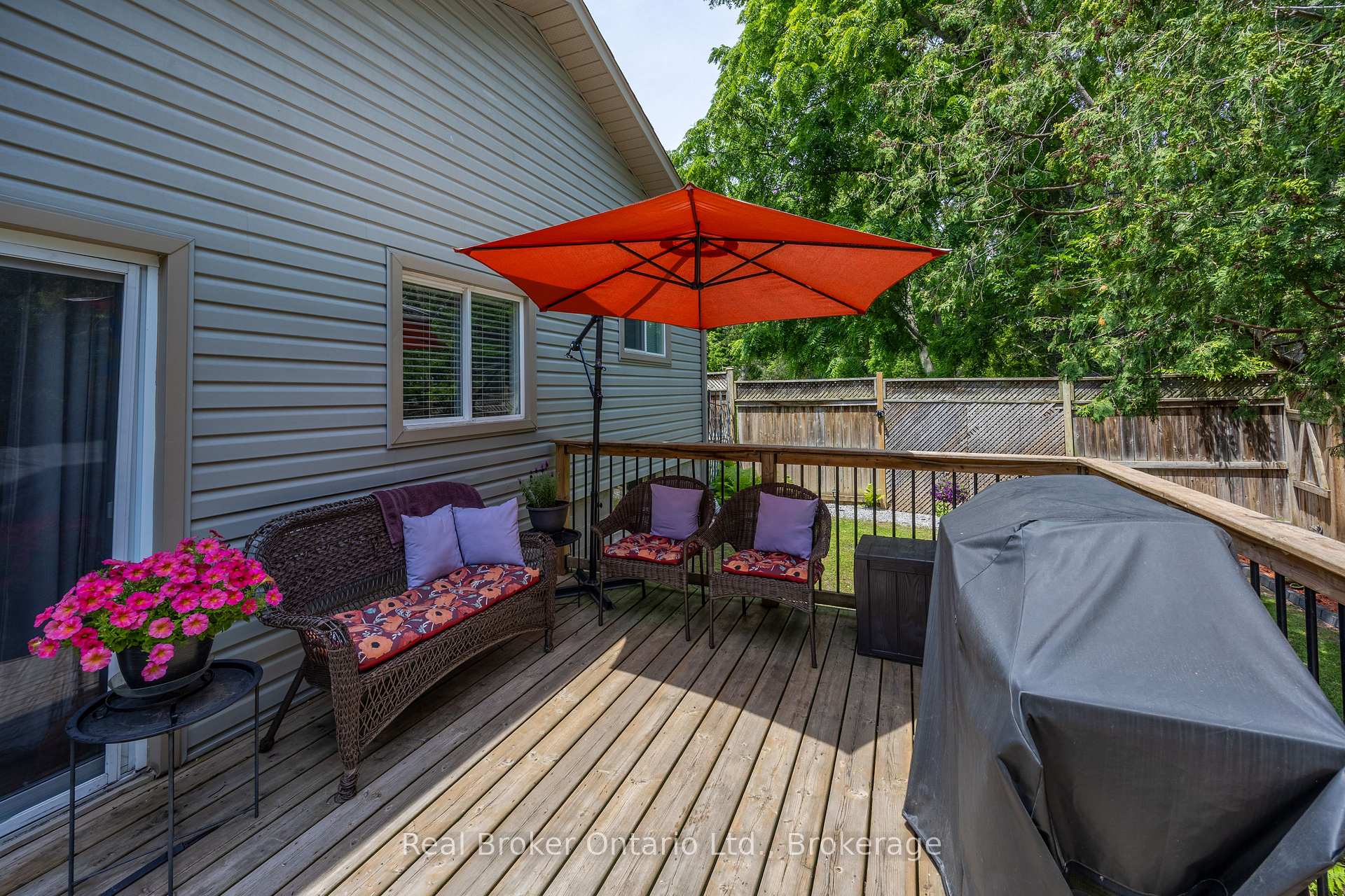 Photo 36 of 45 Centre Street, Clarington, Bowmanville — HOMEH