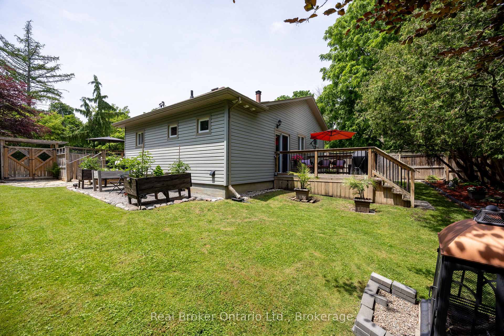 Photo 43 of 45 Centre Street, Clarington, Bowmanville — HOMEH