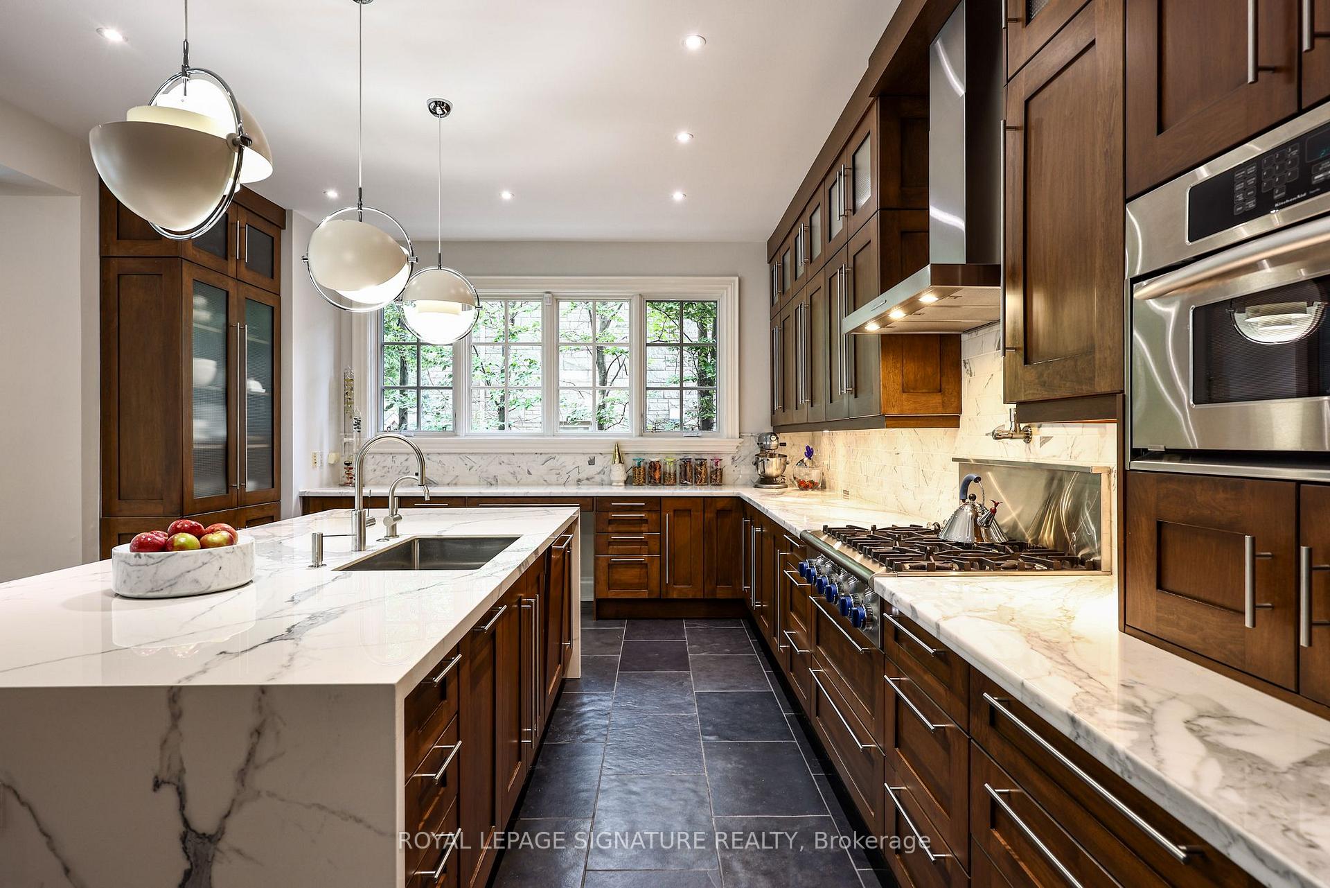 Photo 18 of 6 Vernham Avenue, North York, St. Andrew-Windfields — HOMEH