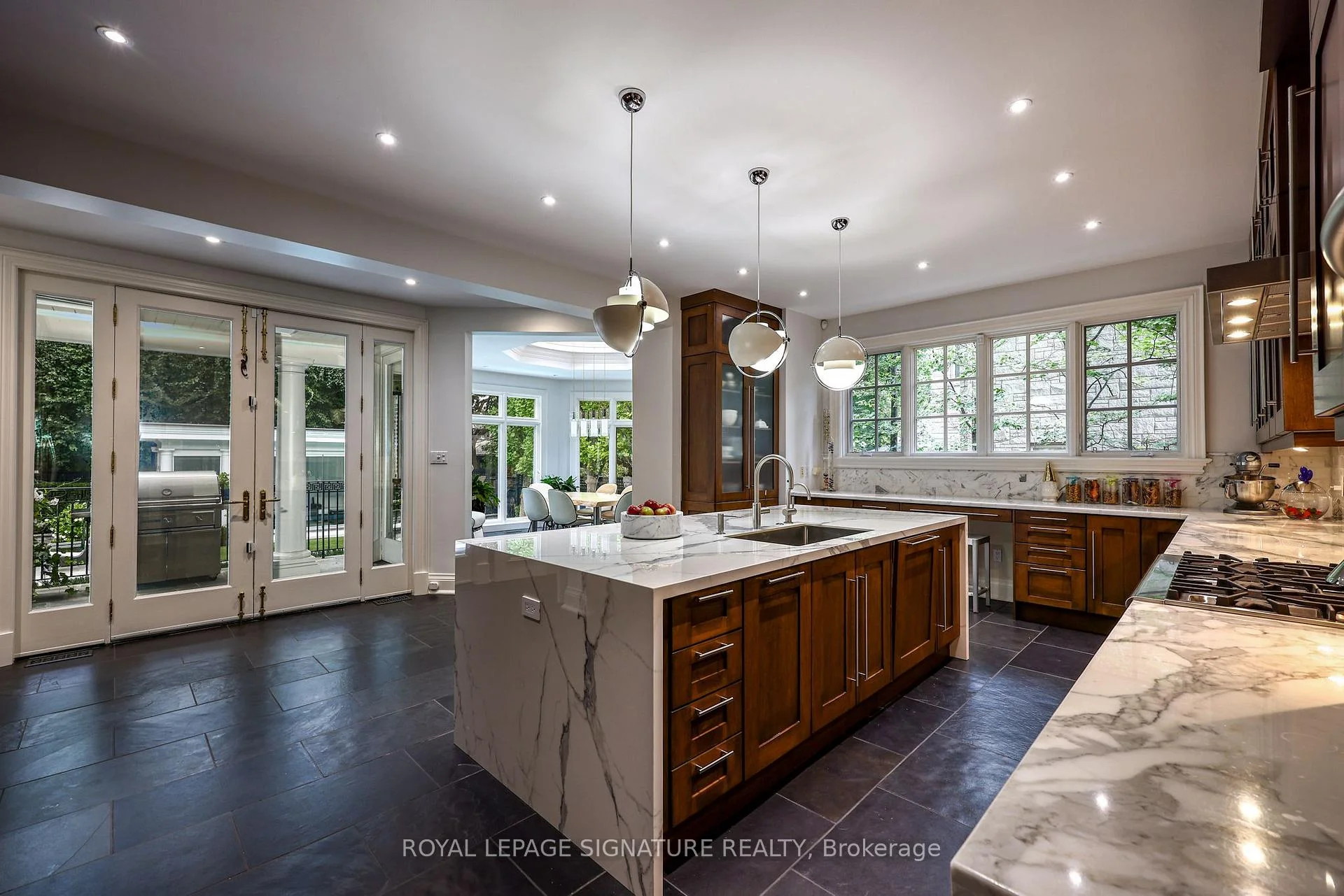 Photo 25 of 6 Vernham Avenue, North York, St. Andrew-Windfields — HOMEH