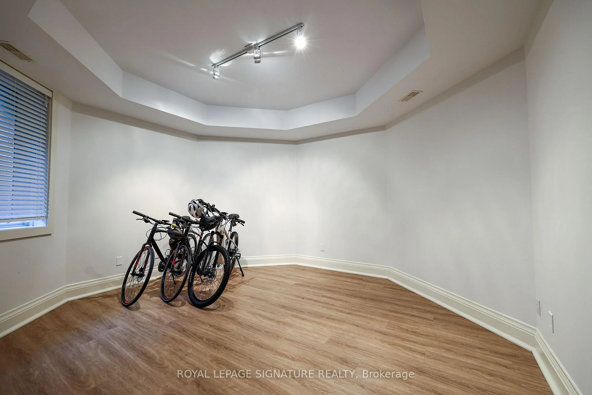Photo 56 of 6 Vernham Avenue, North York, St. Andrew-Windfields — HOMEH