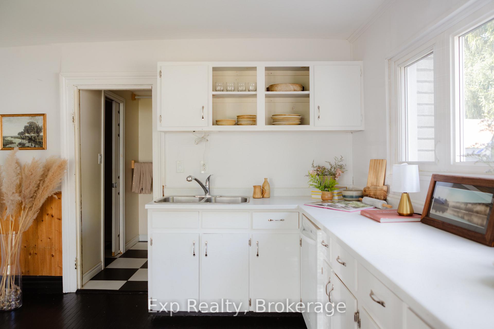 Photo 6 of 112 Front Street W, Stirling-Rawdon, Stirling Ward — HOMEH