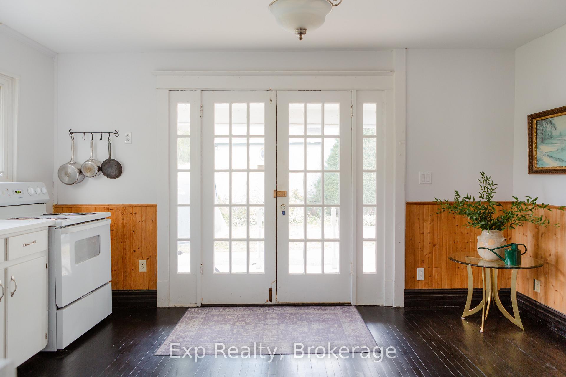 Photo 11 of 112 Front Street W, Stirling-Rawdon, Stirling Ward — HOMEH