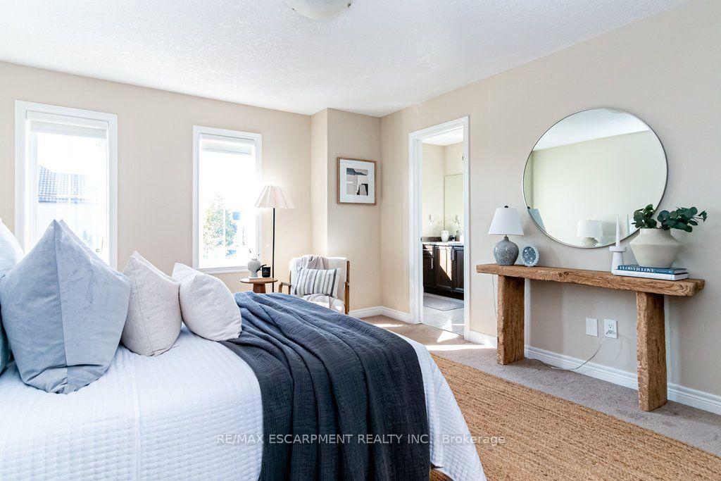 Photo 17 of 159 Highgate Heights, Hamilton, Stoney Creek Mountain — HOMEH