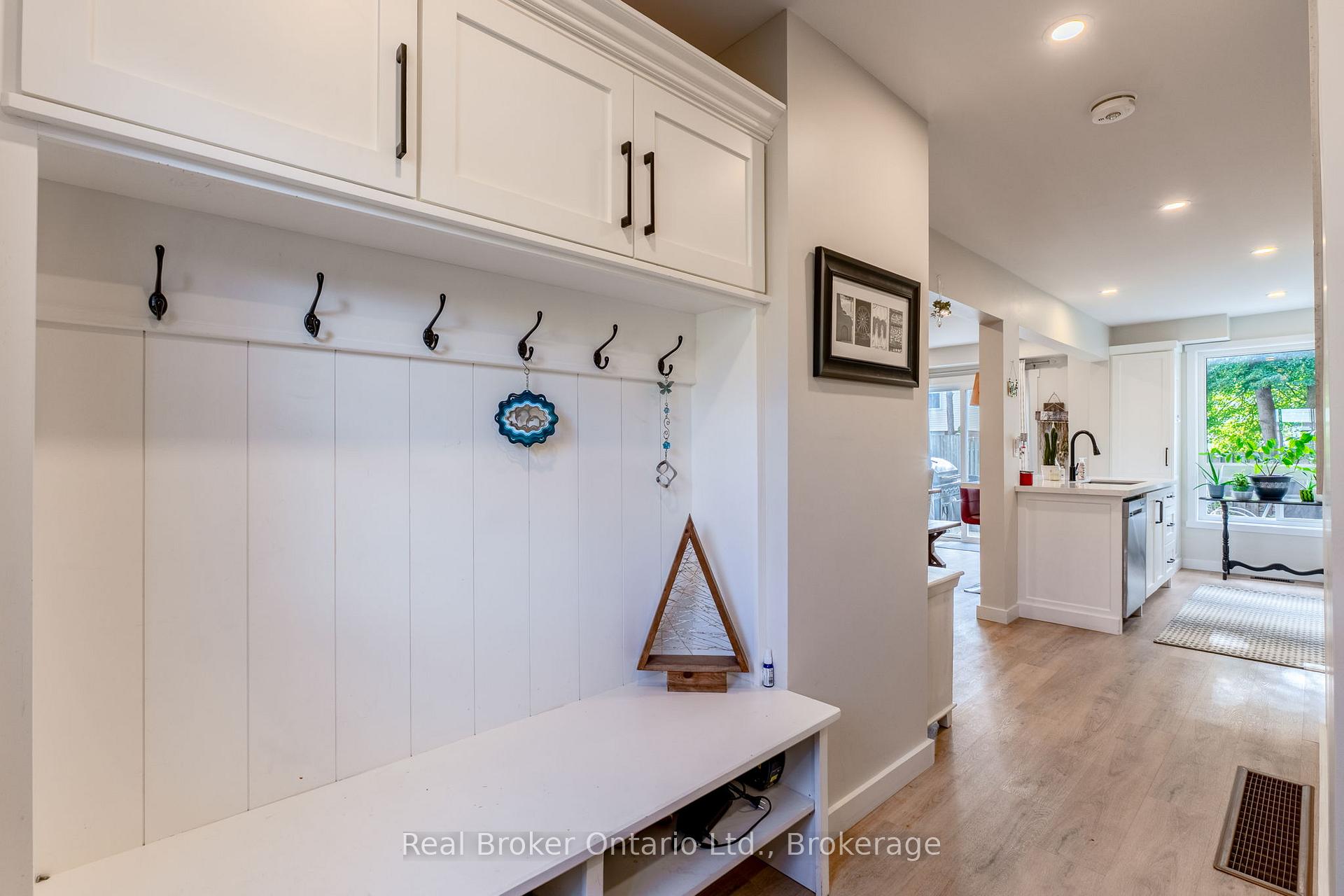 Photo 3 of 38 Christie Crescent, Barrie, Letitia Heights — HOMEH