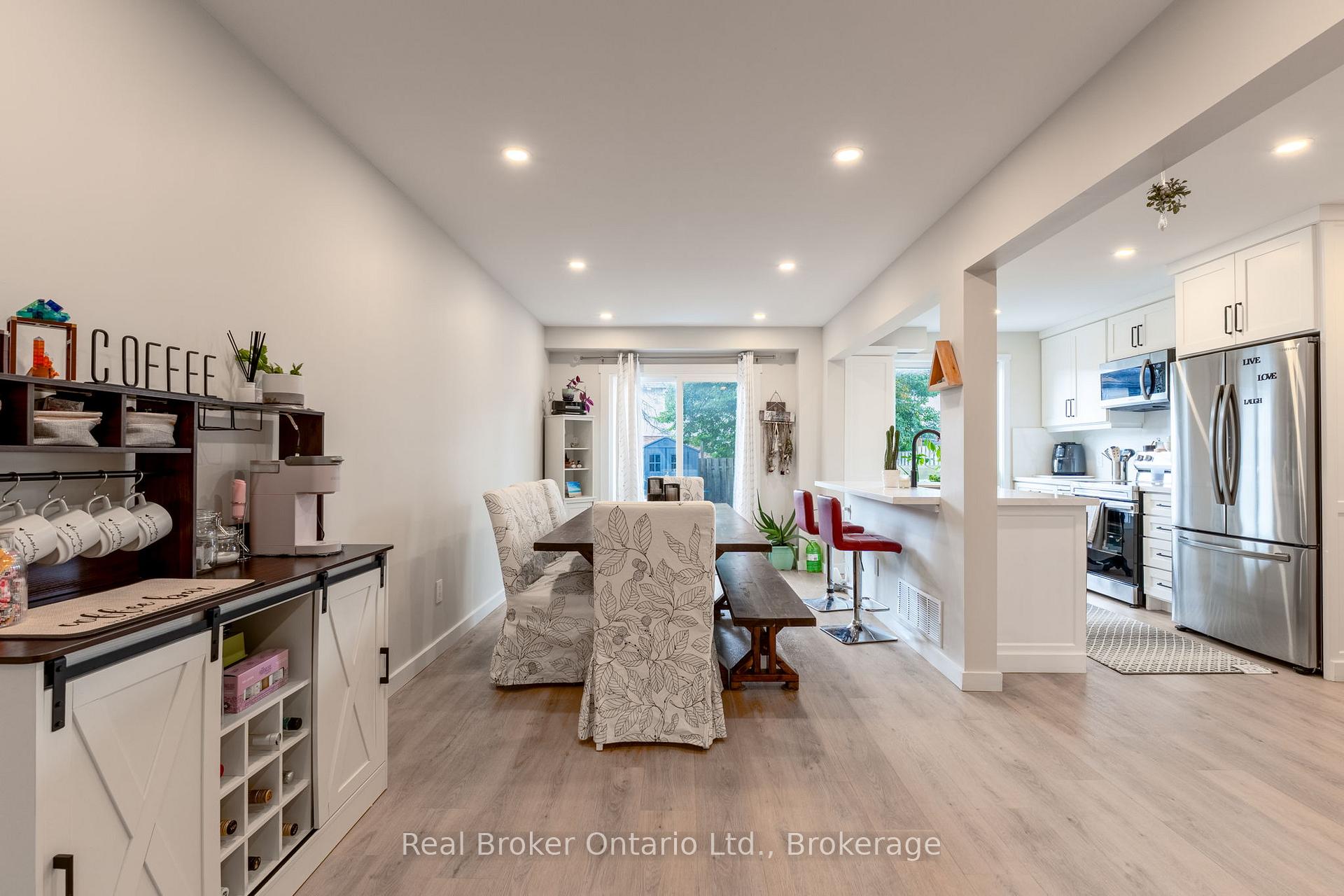 Photo 10 of 38 Christie Crescent, Barrie, Letitia Heights — HOMEH