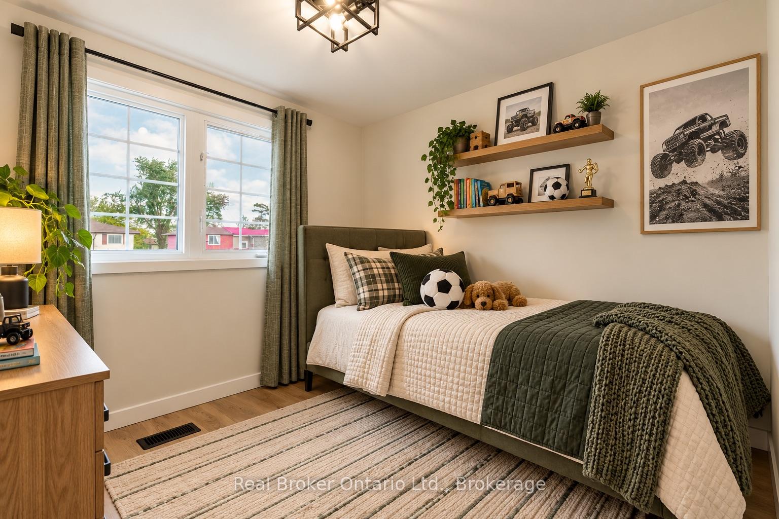 Photo 14 of 38 Christie Crescent, Barrie, Letitia Heights — HOMEH