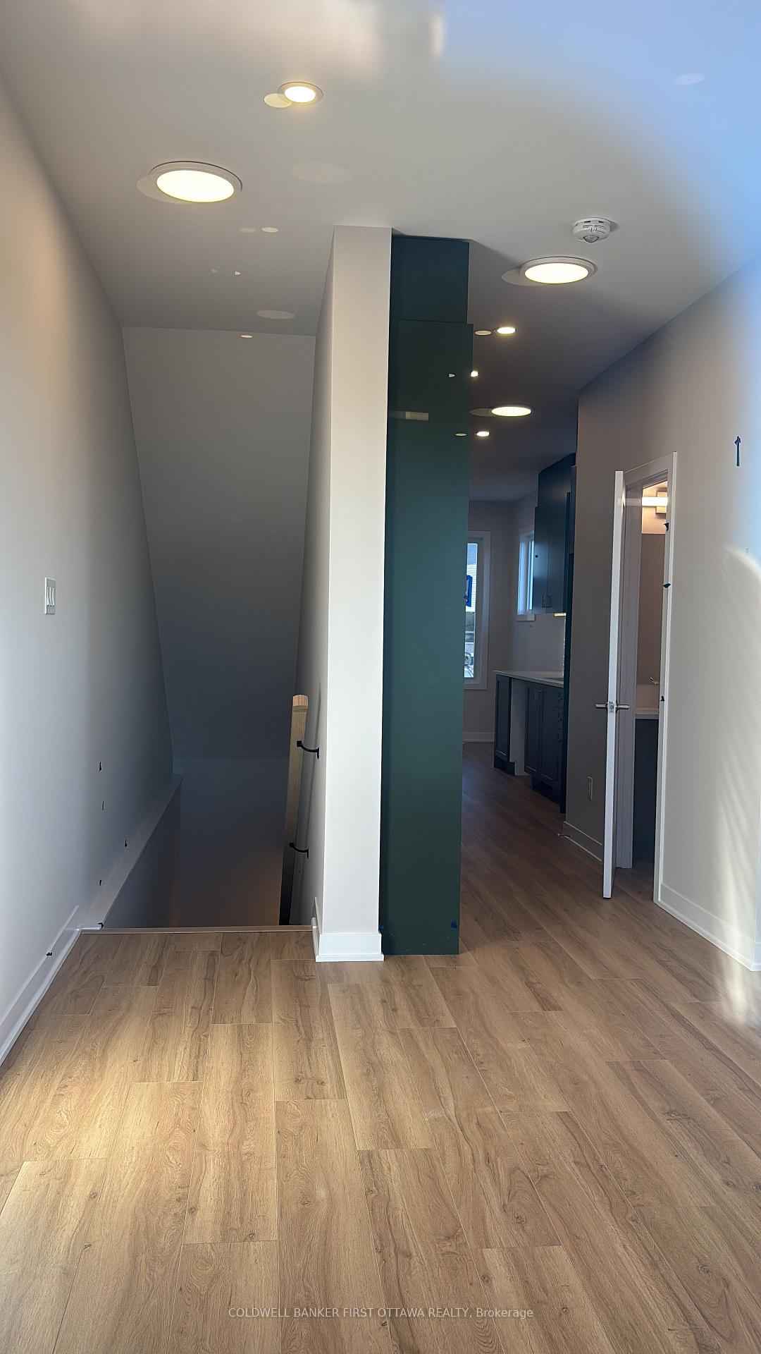 Photo 3 of 330 Stargrass Private, Ottawa, Barrhaven - Heritage Park — HOMEH