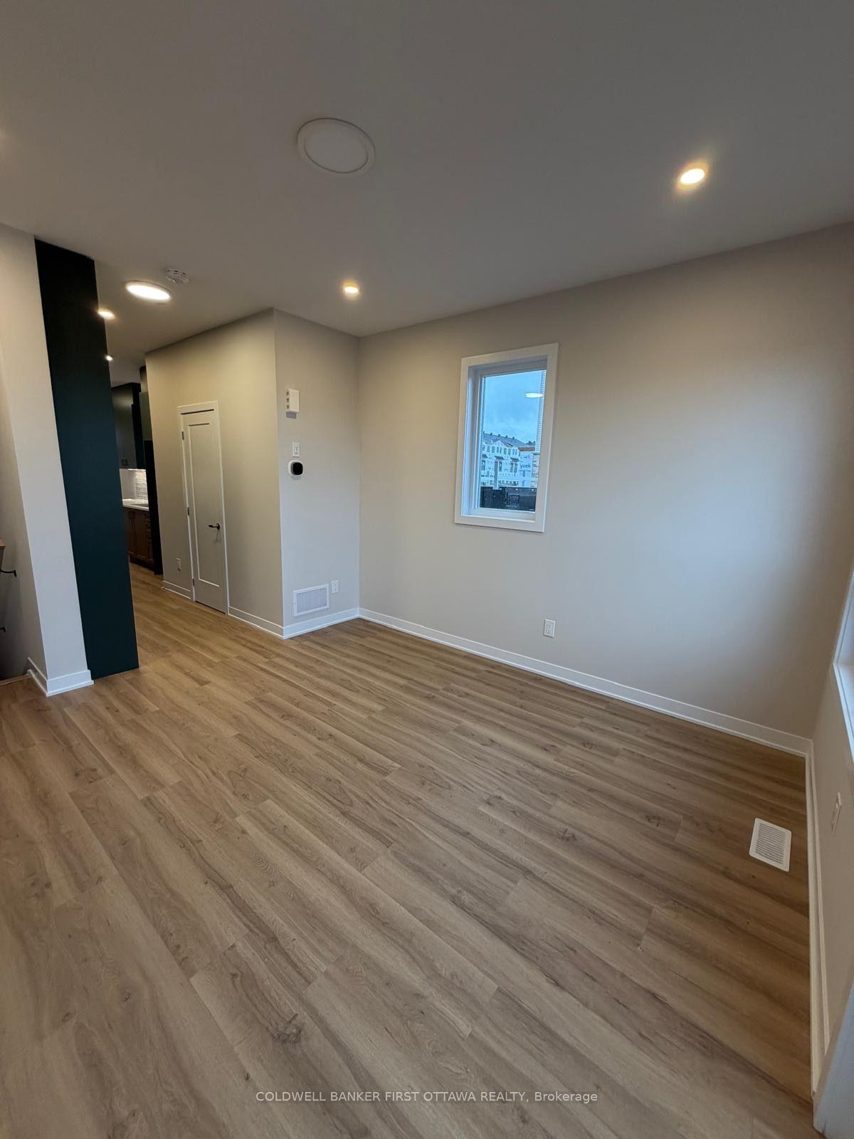 Photo 4 of 330 Stargrass Private, Ottawa, Barrhaven - Heritage Park — HOMEH