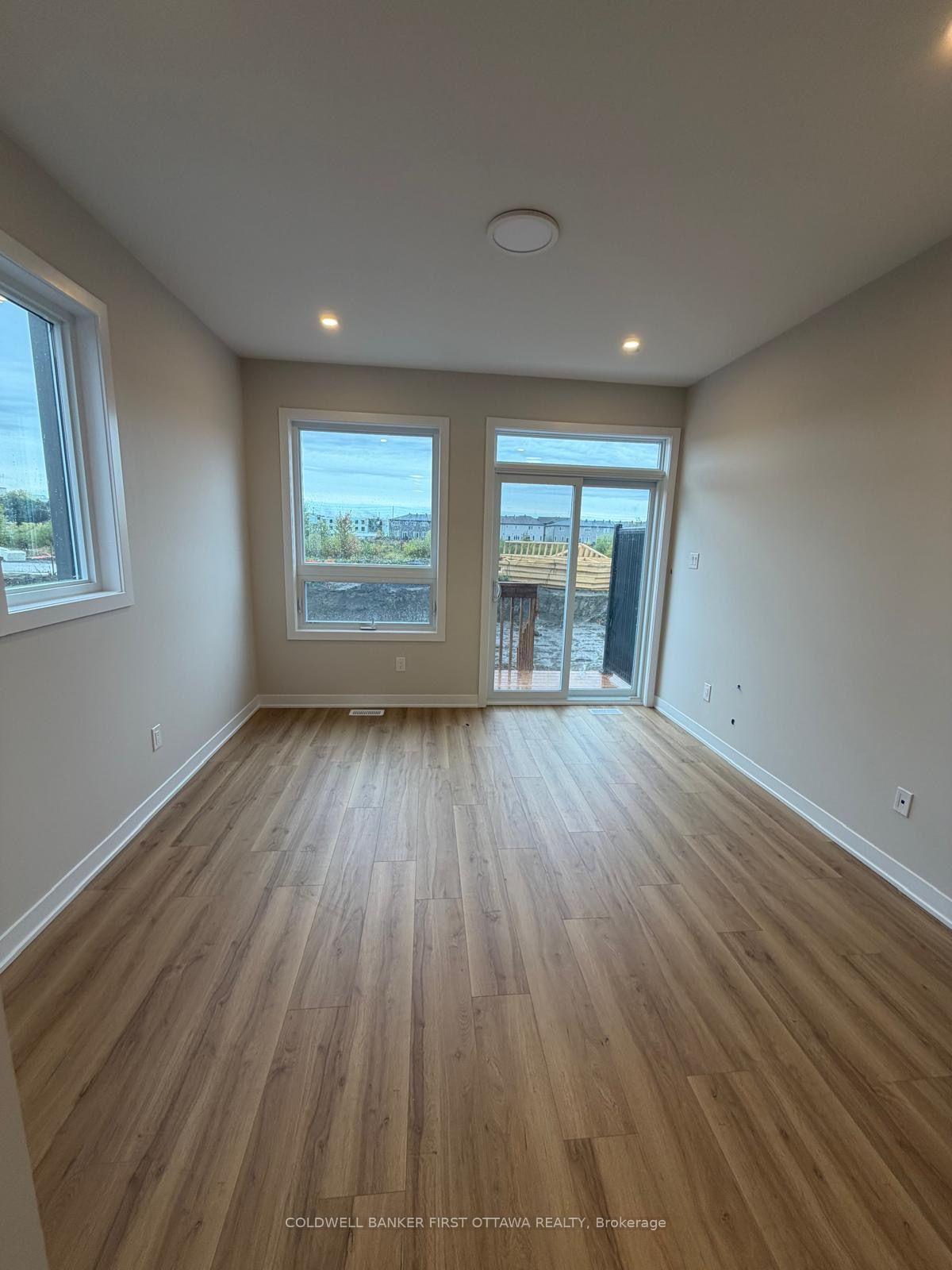 Photo 10 of 330 Stargrass Private, Ottawa, Barrhaven - Heritage Park — HOMEH