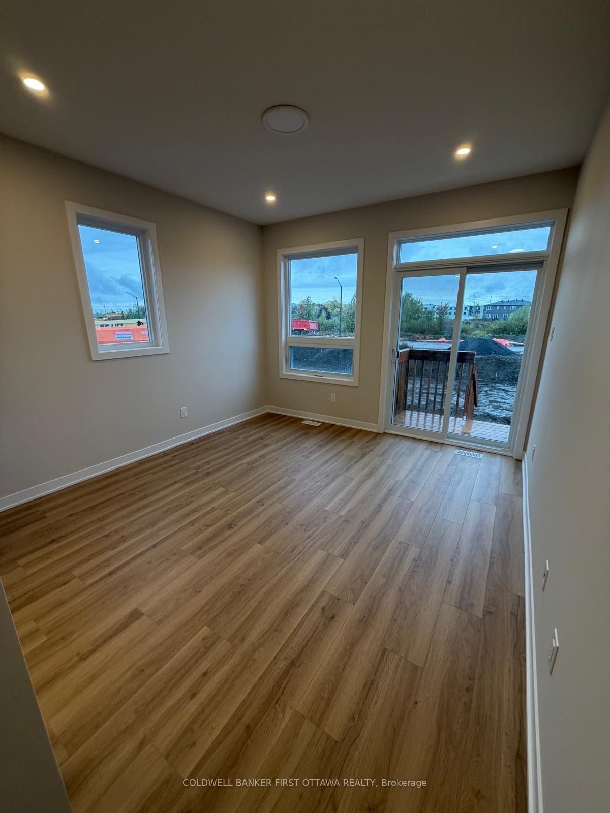 Photo 11 of 330 Stargrass Private, Ottawa, Barrhaven - Heritage Park — HOMEH