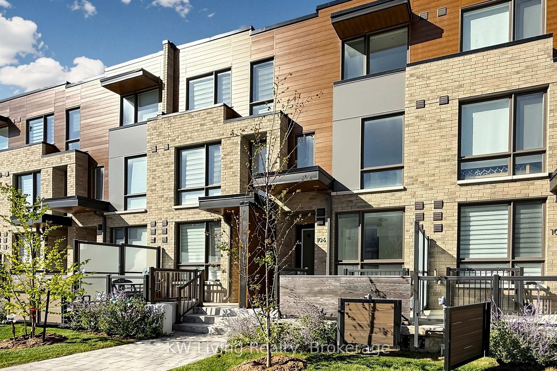 Photo 2 of Unit Upper, 106 Green Gardens Boulevard, Toronto, Englemount-Lawrence — HOMEH