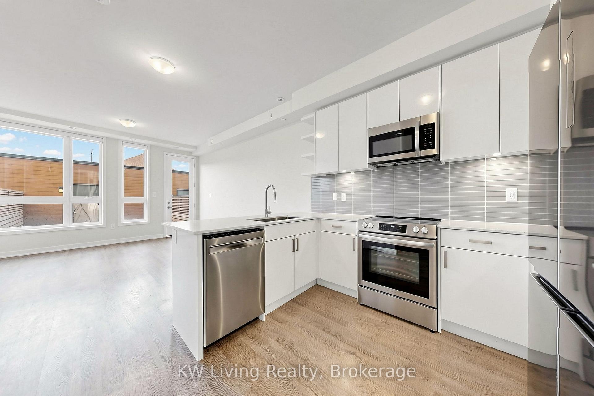 Photo 4 of Unit Upper, 106 Green Gardens Boulevard, Toronto, Englemount-Lawrence — HOMEH
