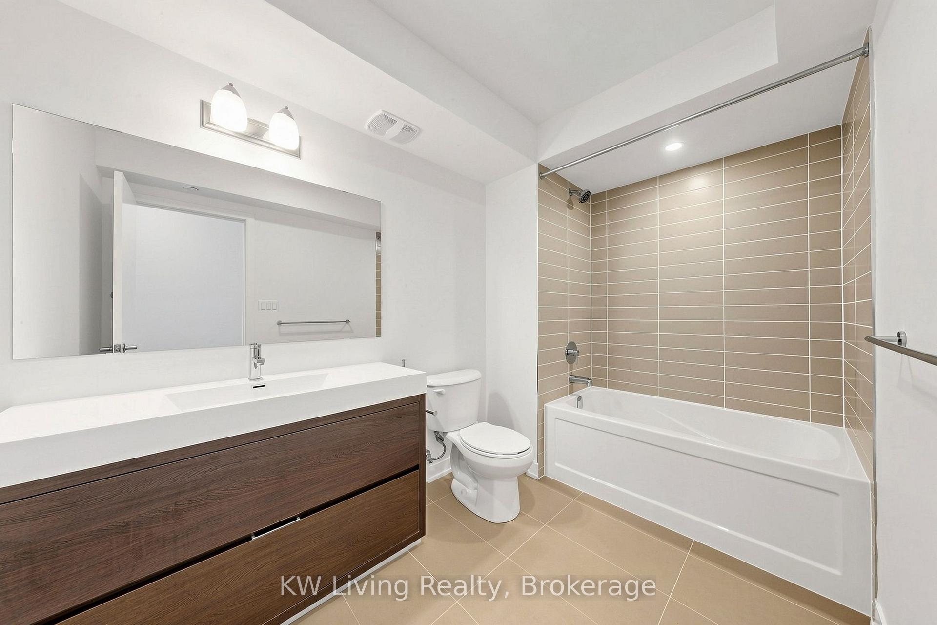 Photo 7 of Unit Upper, 106 Green Gardens Boulevard, Toronto, Englemount-Lawrence — HOMEH