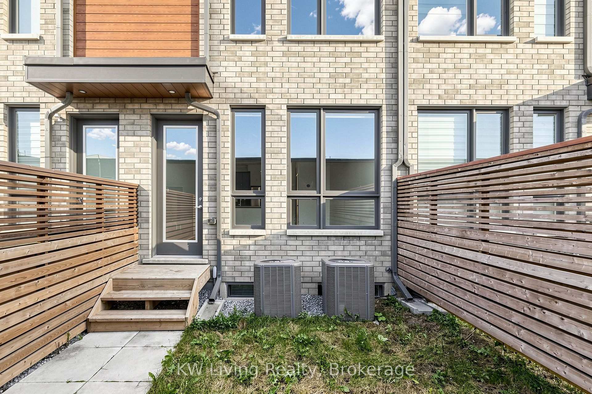 Photo 14 of Unit Upper, 106 Green Gardens Boulevard, Toronto, Englemount-Lawrence — HOMEH