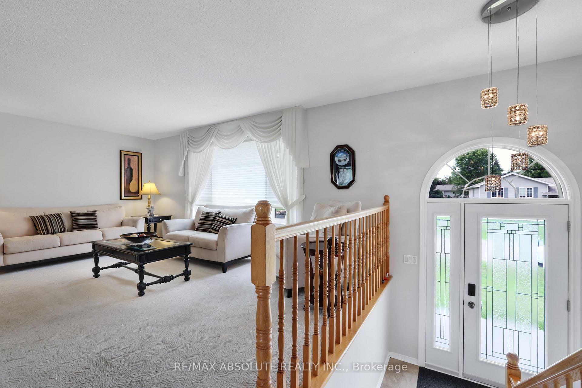 Photo 4 of 14 Riley Crescent, McNab/Braeside, Mcnab/Braeside Twps — HOMEH
