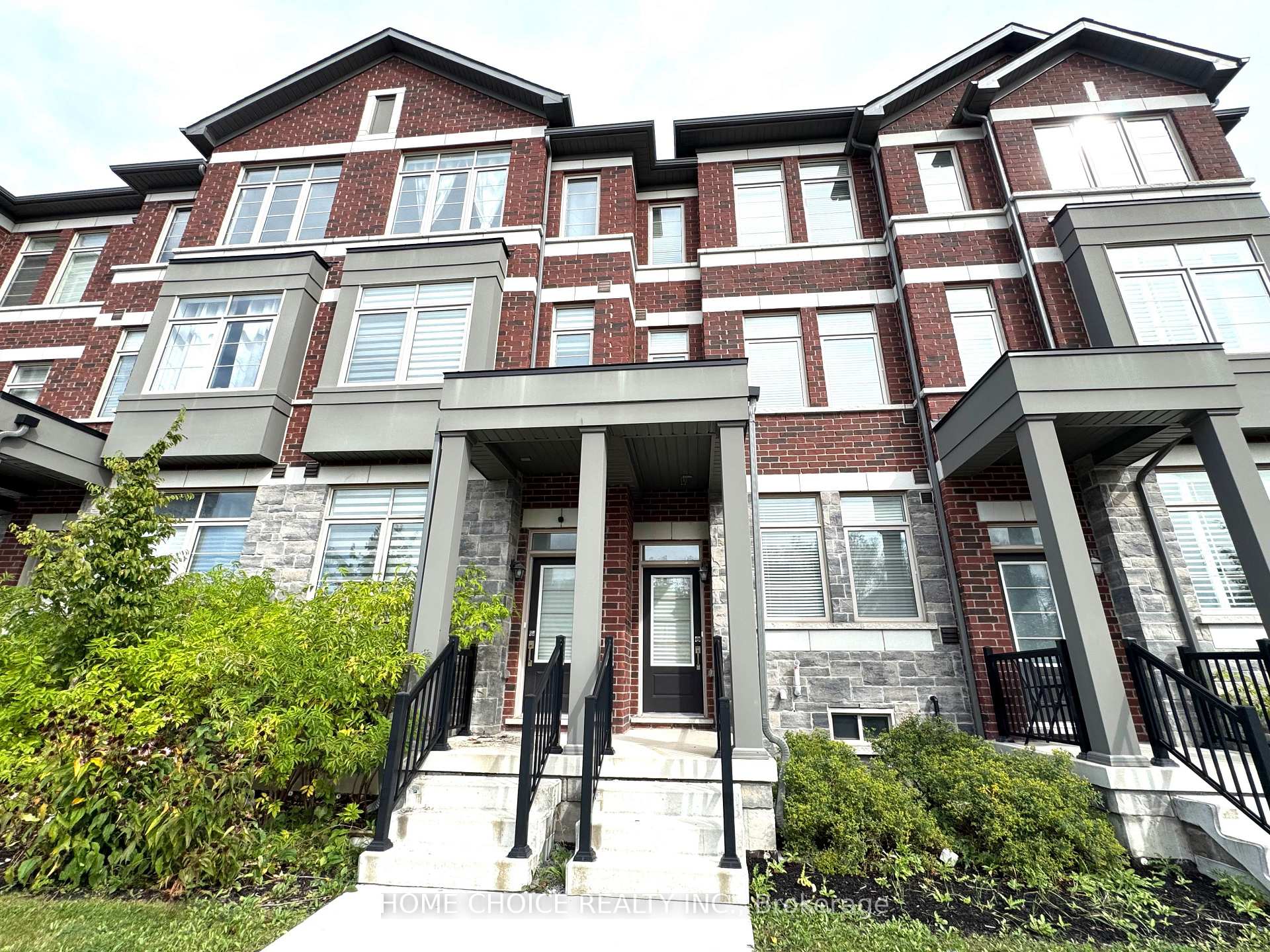 Photo 3 of 47 Saigen Lane, Markham, Cedar Grove — HOMEH
