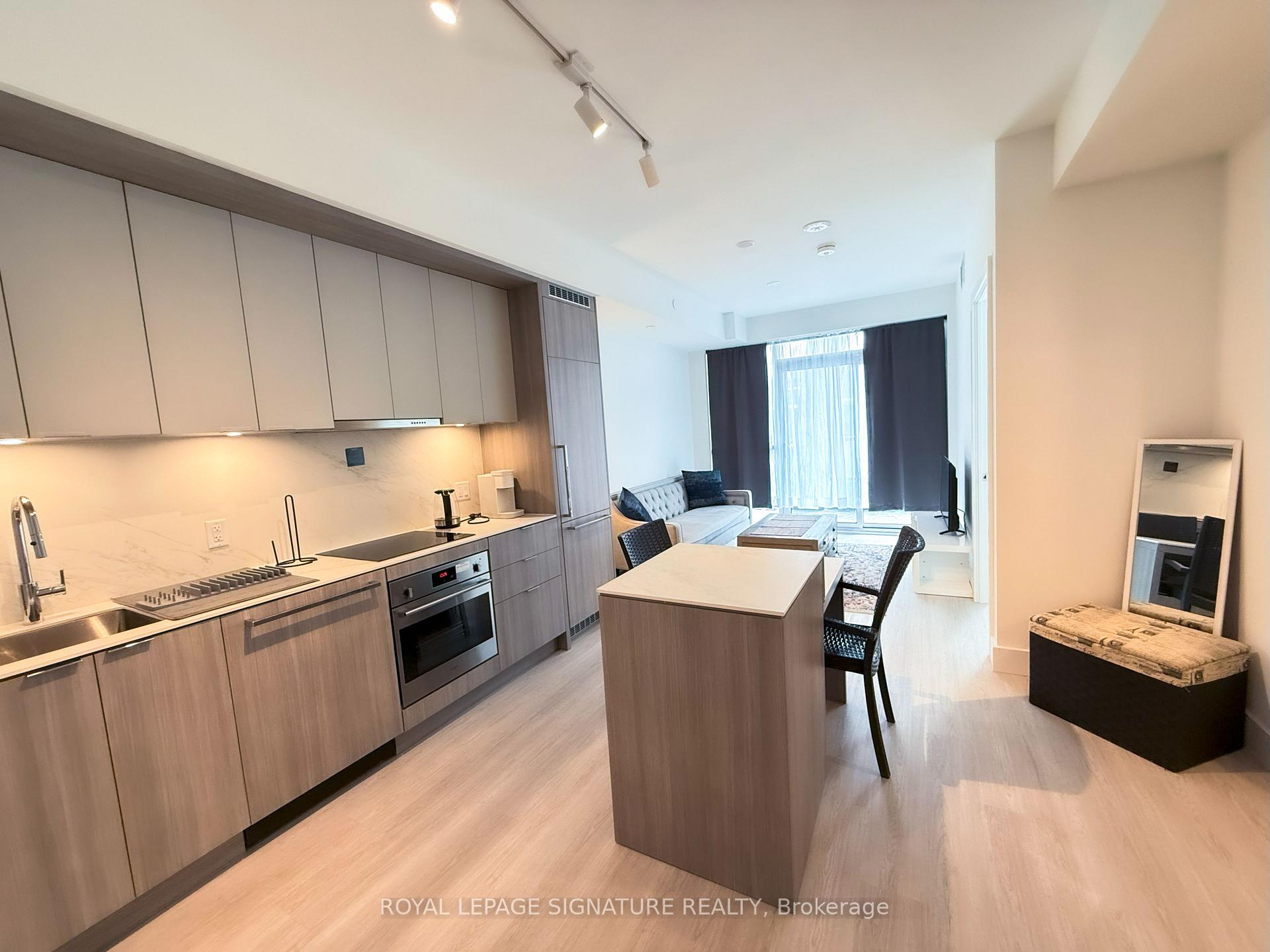 Photo 3 of Unit 614, 6 Greenbriar Road, North York, Bayview Village — HOMEH